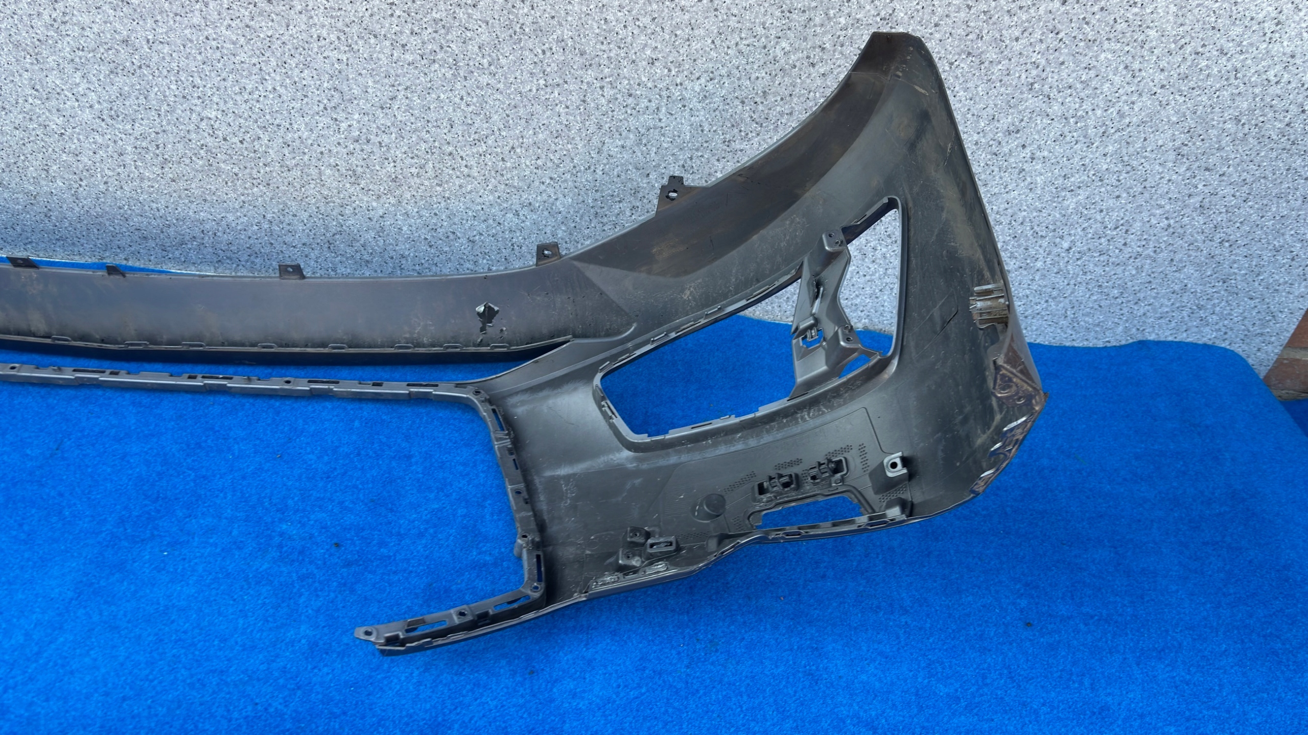 AUDI A6 C8 4K 4K0 nárazník předek originál 4K0807437 11AZ
