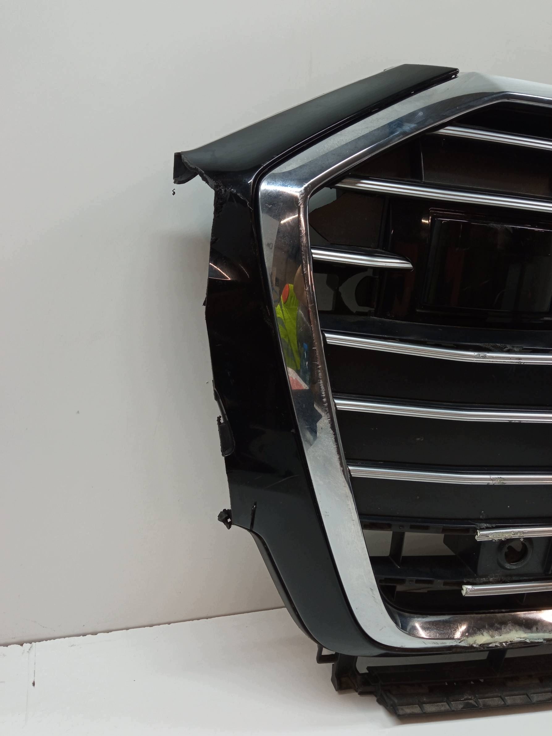 maska předek S-LINE poškozená Audi A6 V (2018-) C8