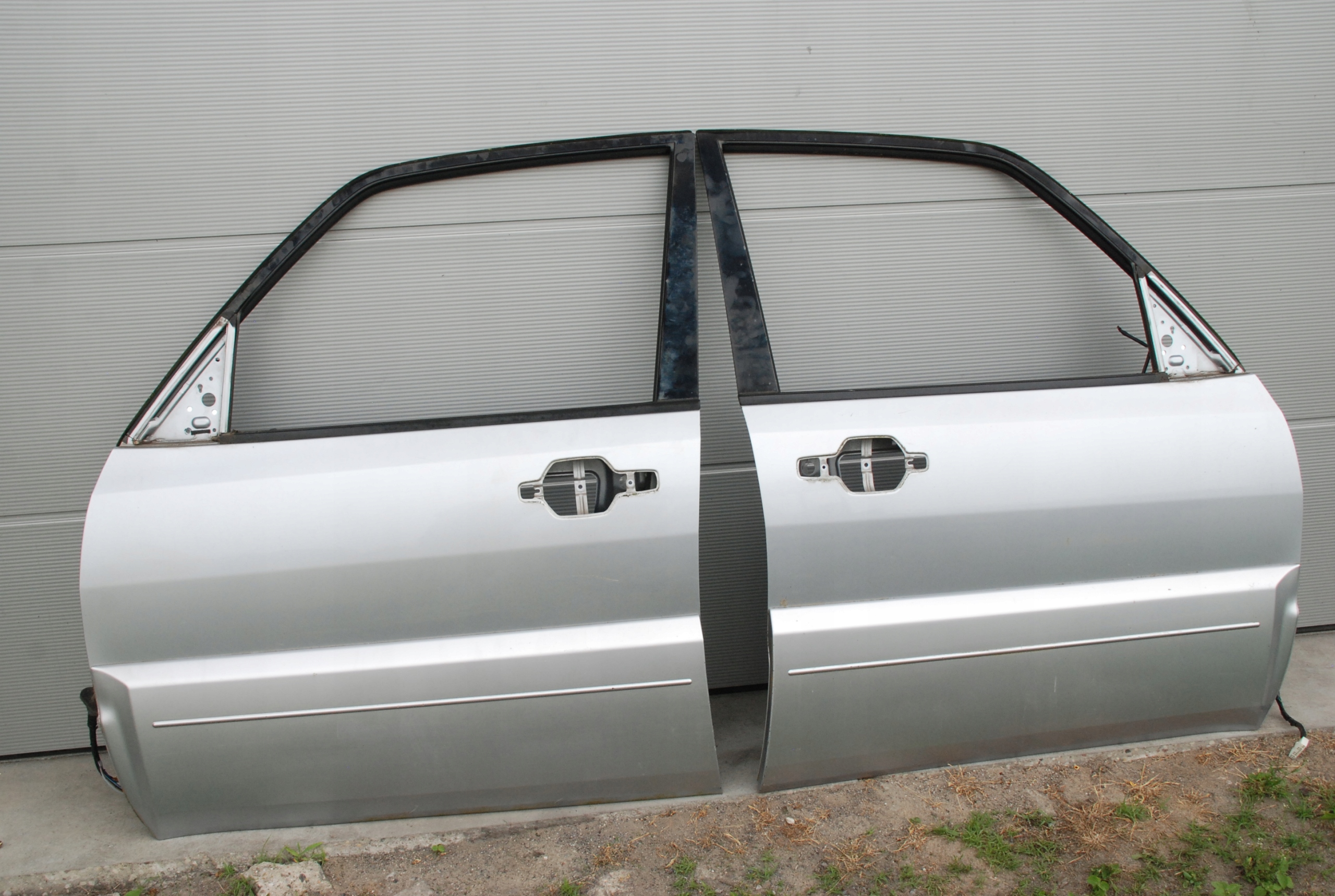 mitsubishi PAJERO 4 IV дверь передняя л / P