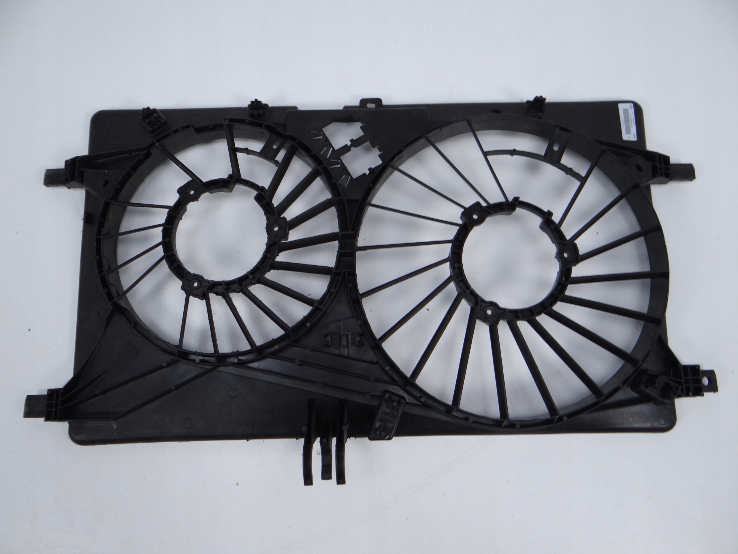 8240590 - RENAULT MASTER III 10-КОРПУС ВЕНТИЛЯТОРОВ