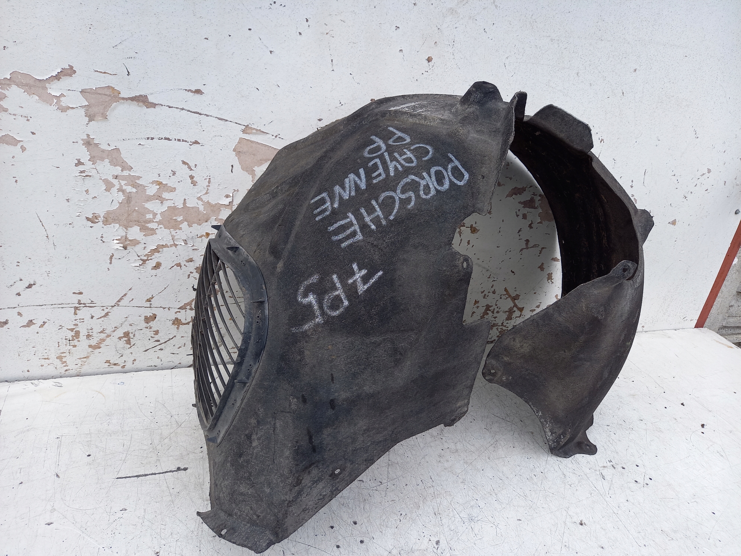 Nadkole prawy przód Porsche Cayenne 7P5