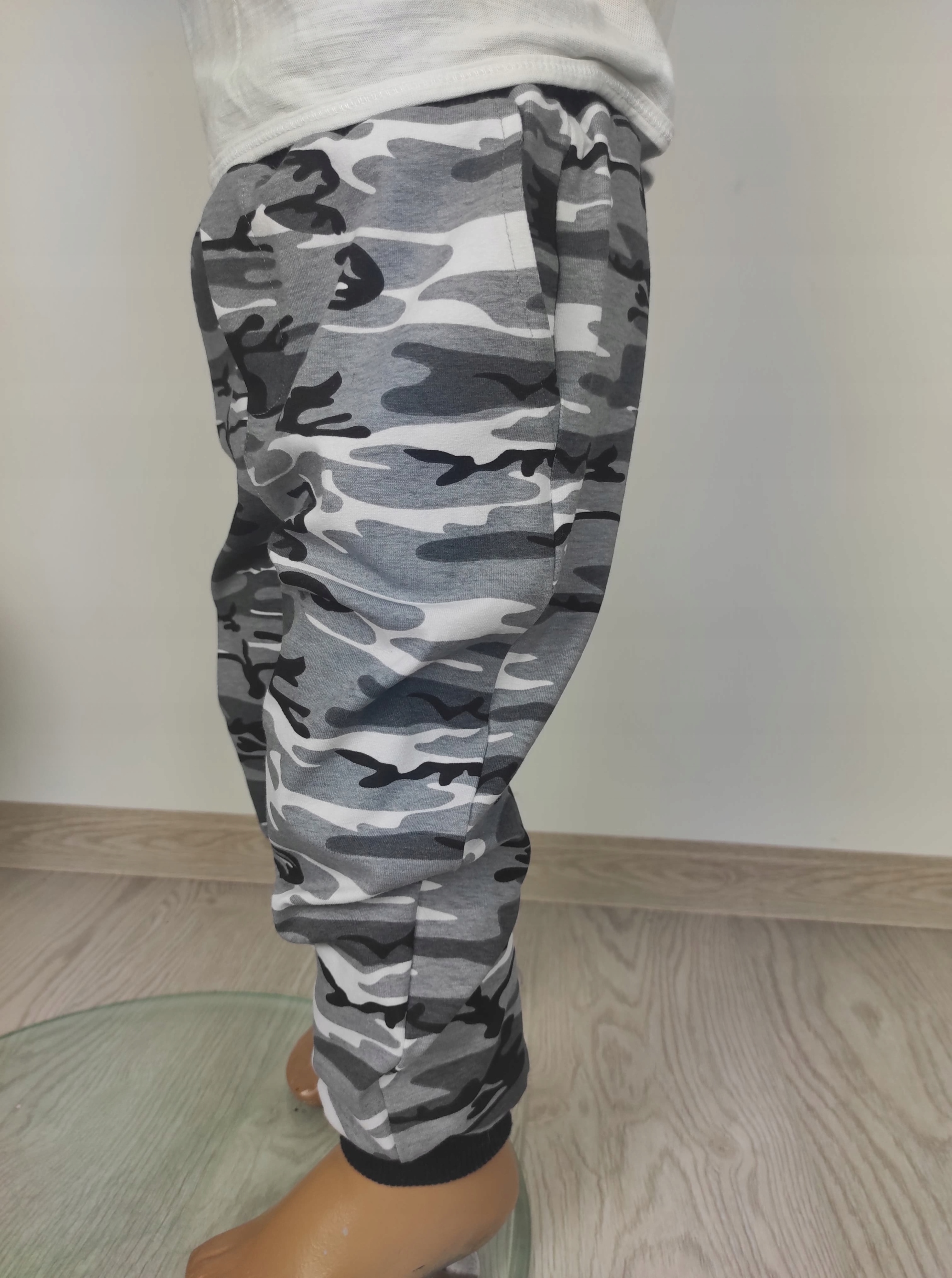 Spodnie dresowe klasyczne czarne szare moro cienka bawełna 140 Marka inna