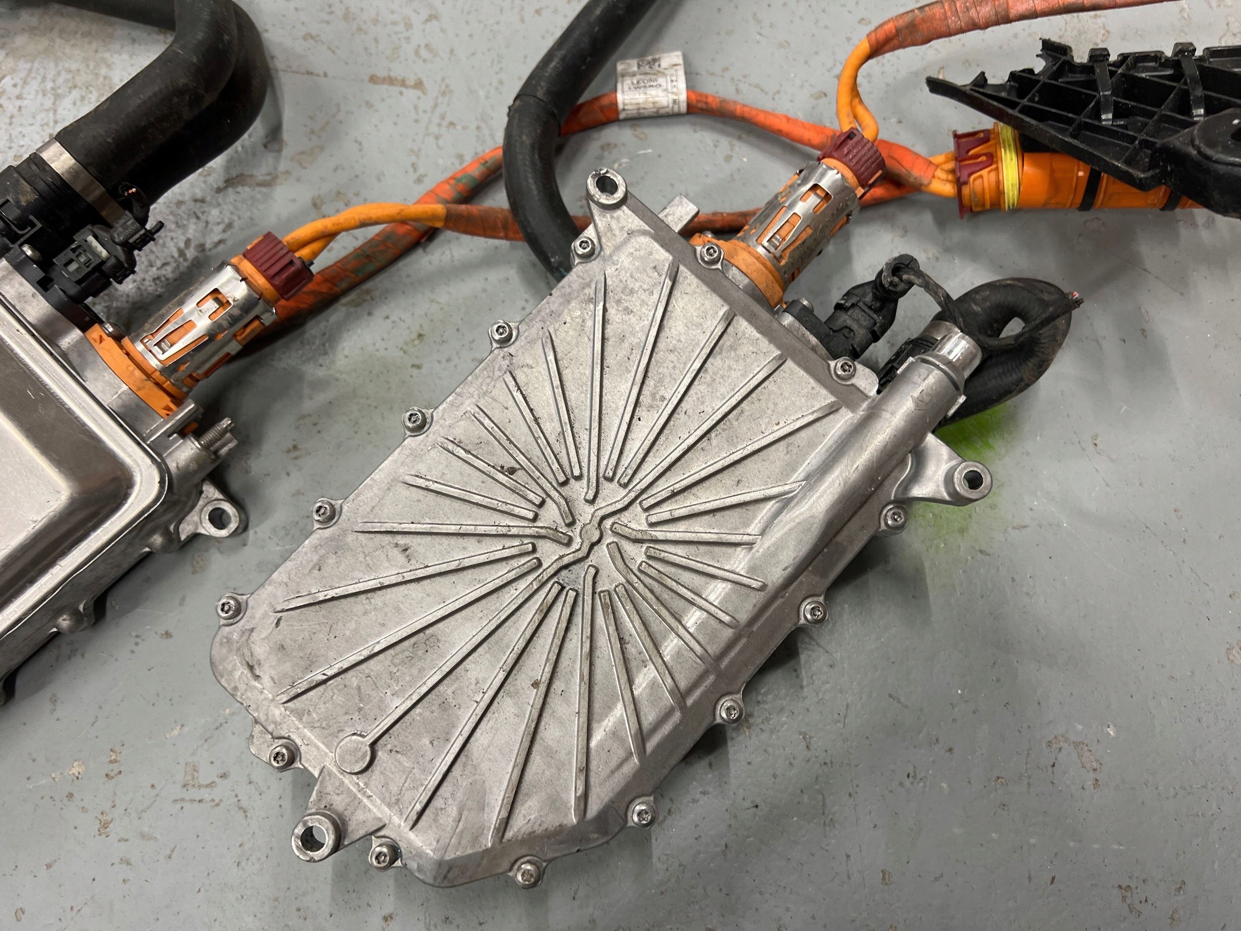 BMW i4 2024 моторчик вентилятора