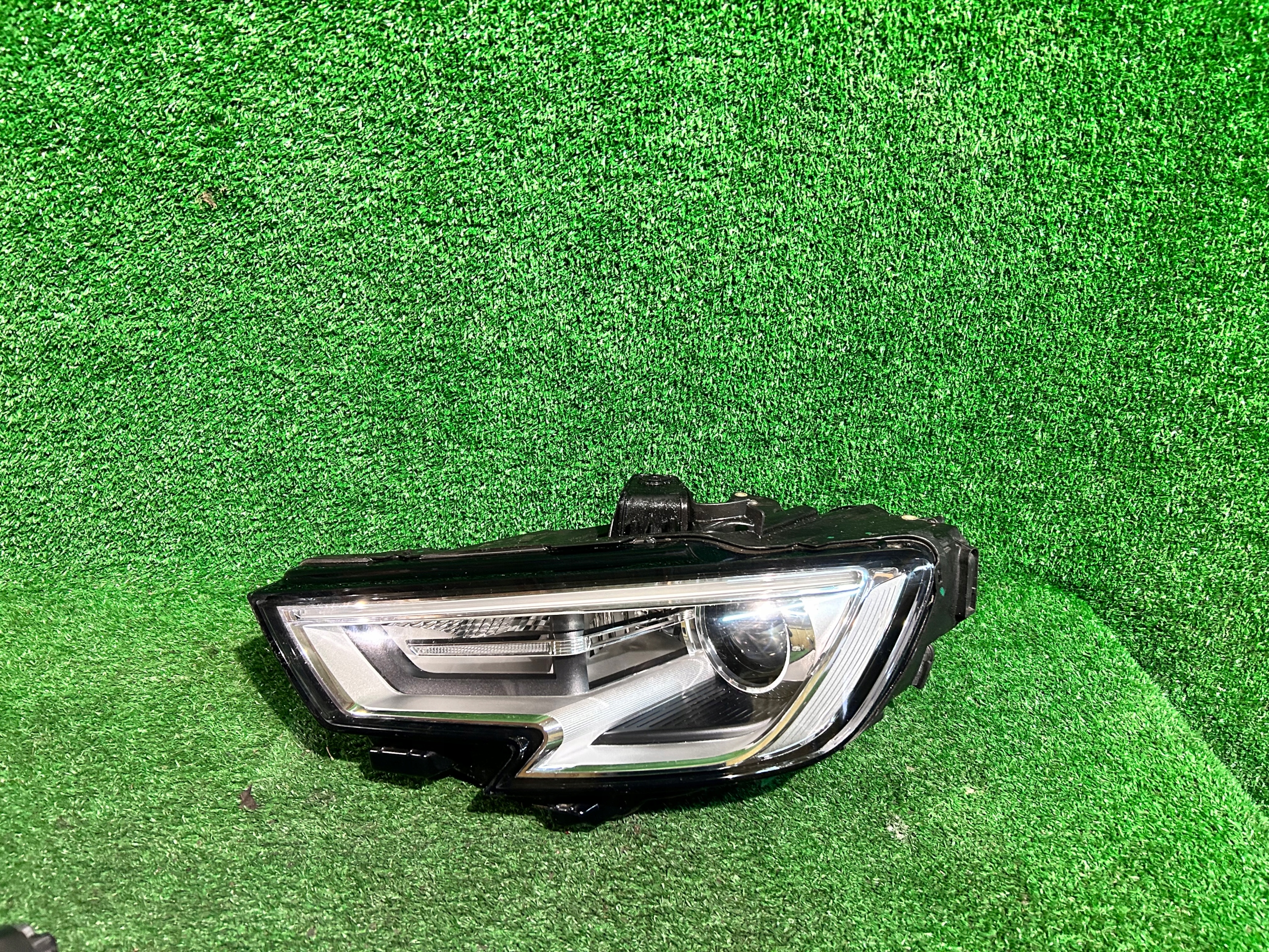 REFLEKTOR left AUDI A3 LIFT XENON 8V0 NR.R