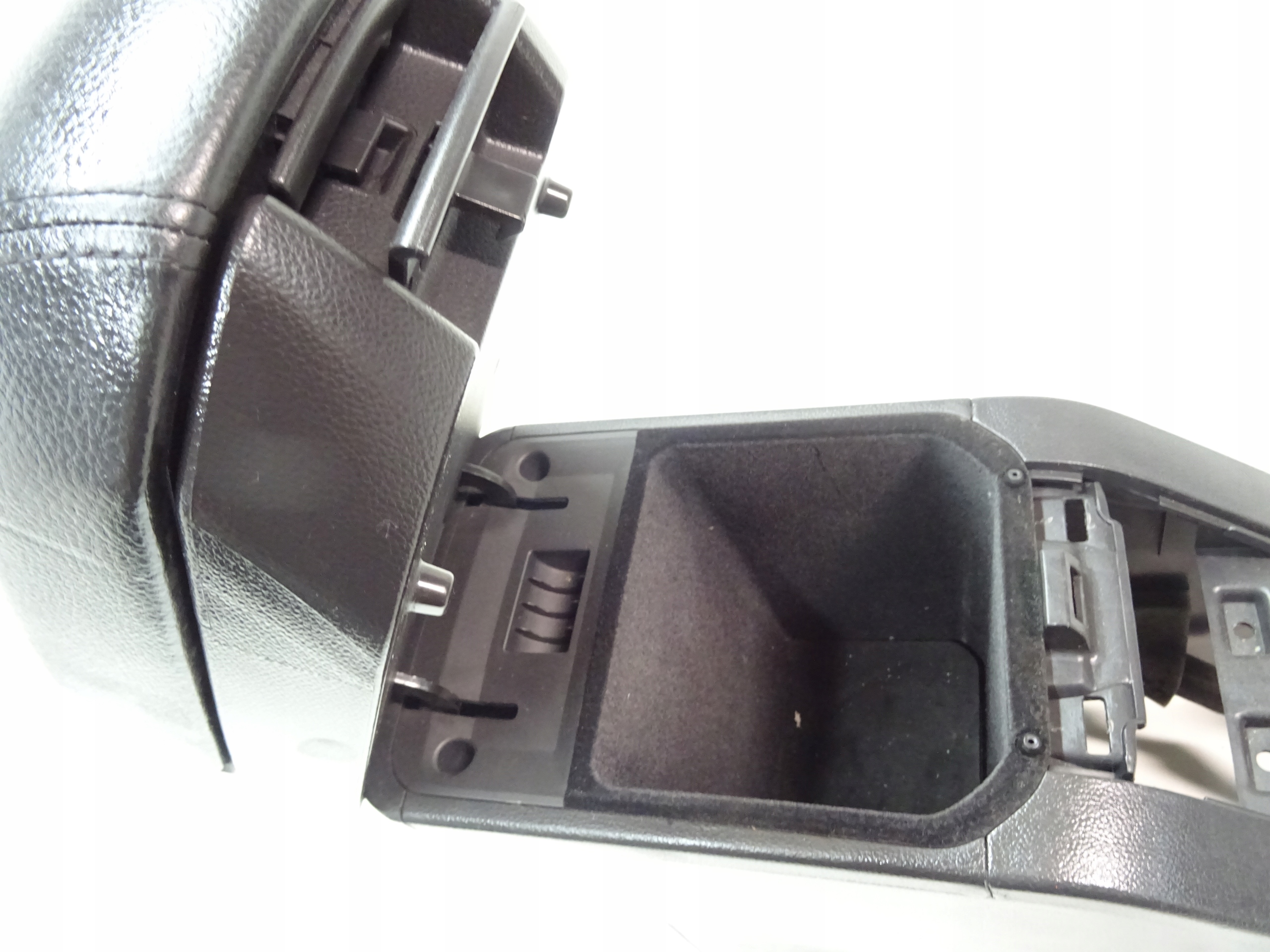 opel ANTARA тунель середина подлокотник бардачок