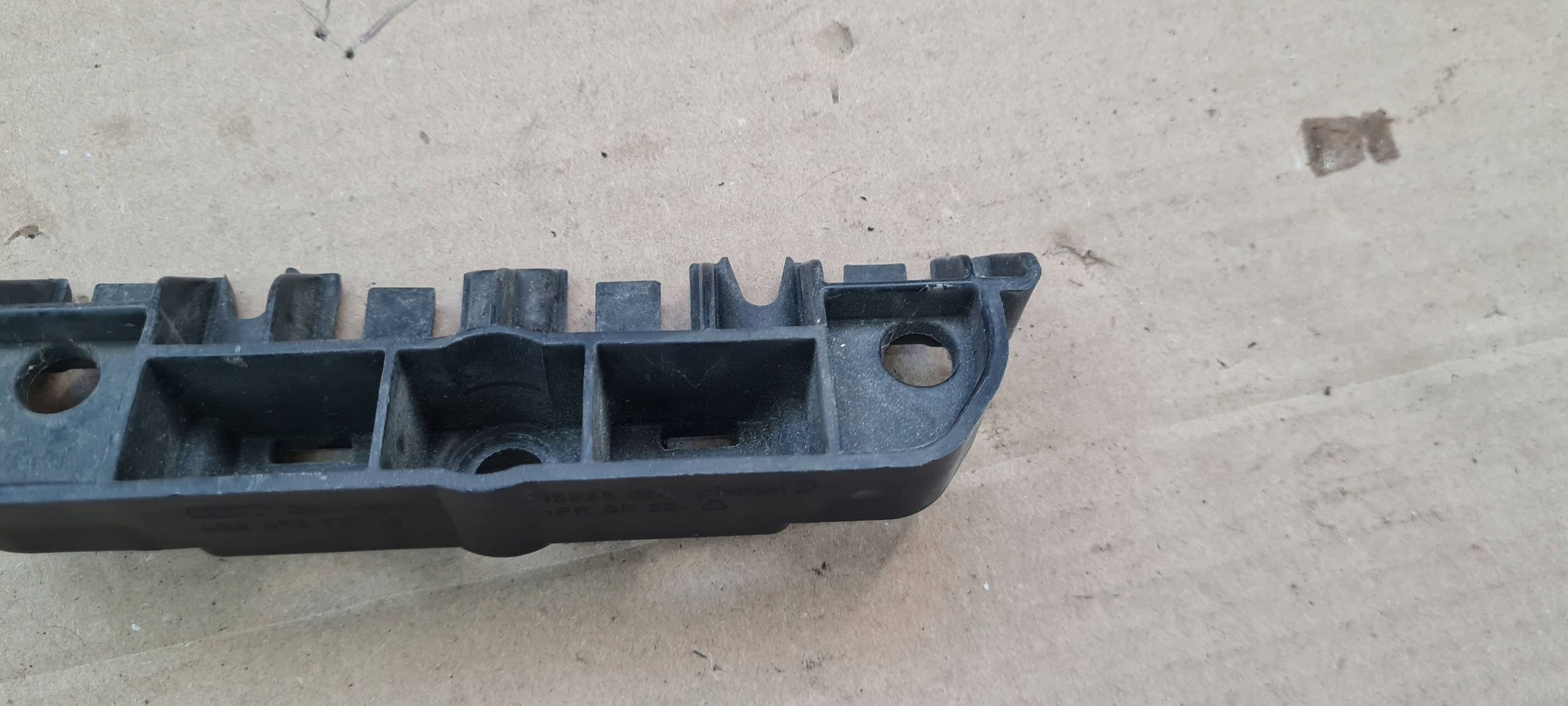 A7 4G S7 bracket holder mouldings PROGOWEJ right right 4G8853922D
