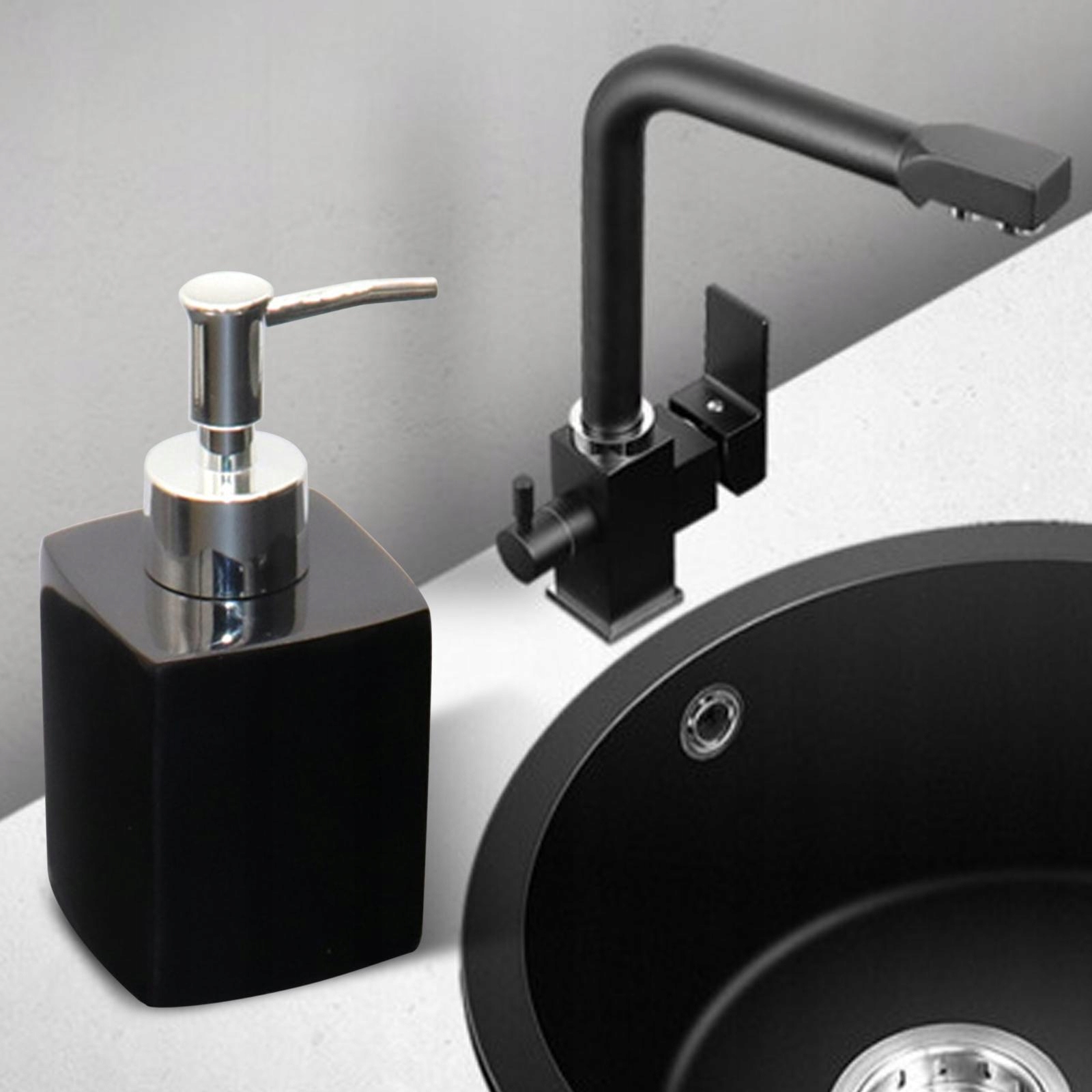 Dozownik w butelce z pompką o pojemności 230 ml, łatwy do ponownego napełnienia, czarny Marka bez marki