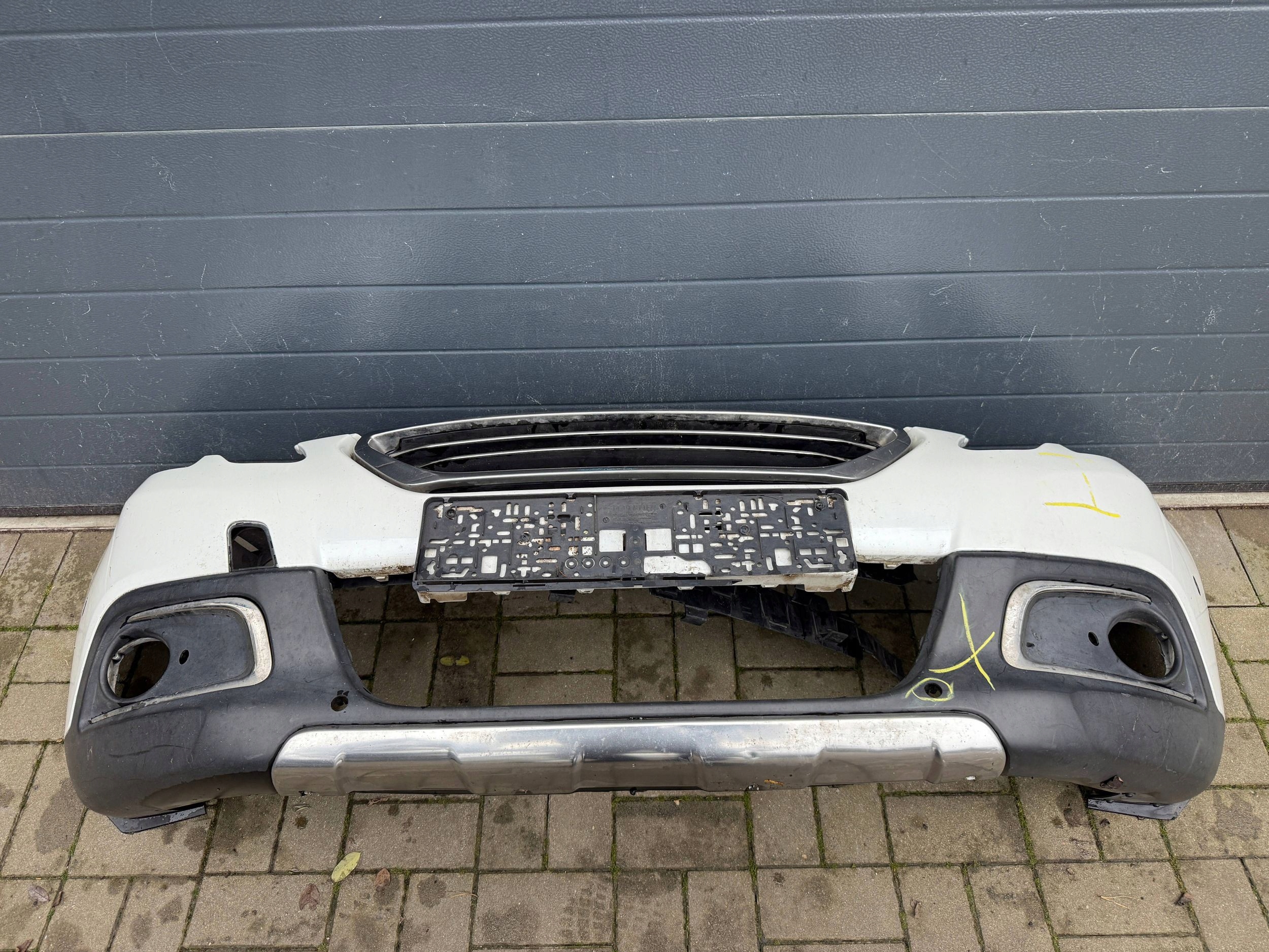 Peugeot 2008 a nárazník predok predný