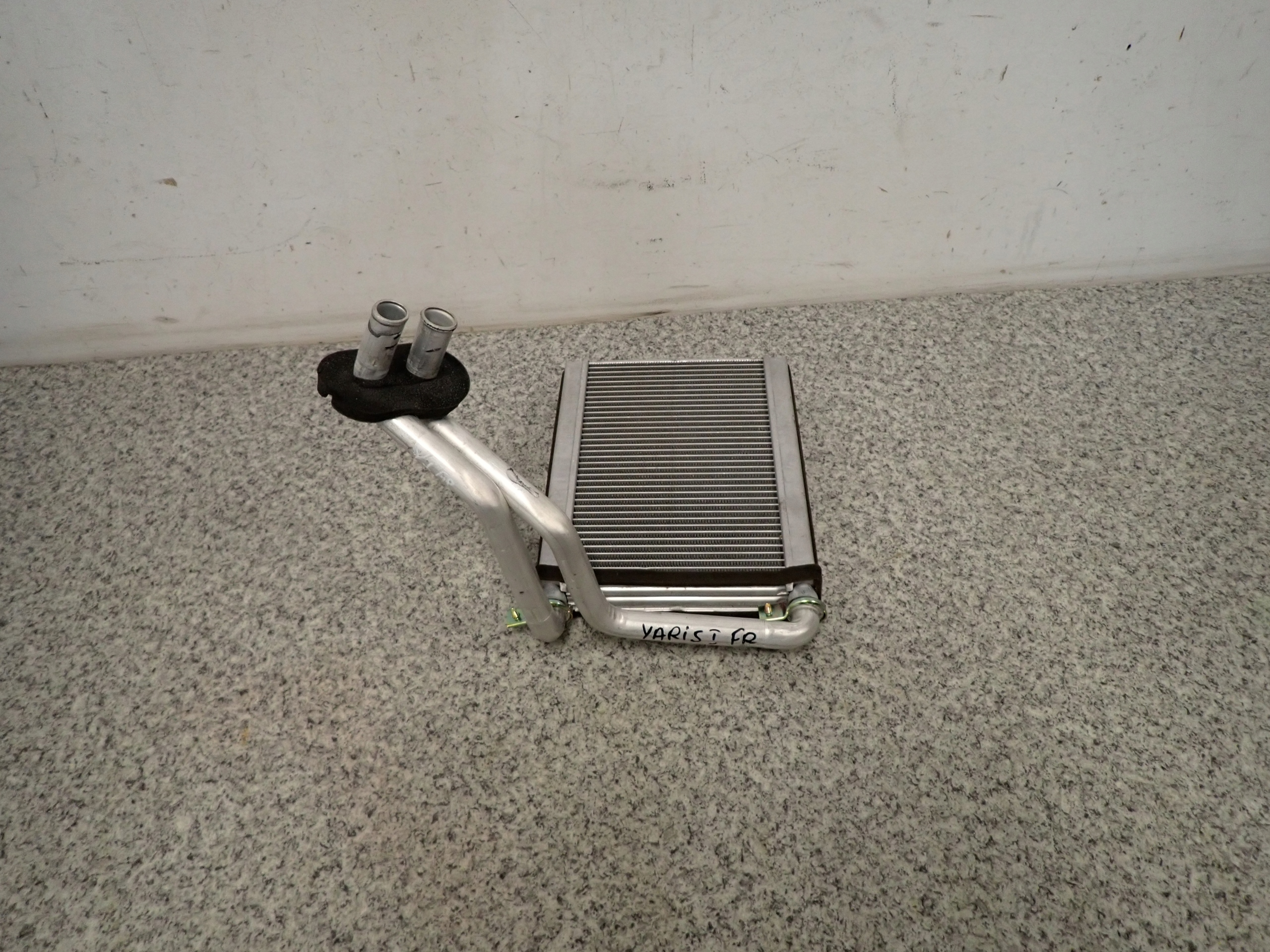 TOYOTA YARIS И 99-05 ОБОГРЕВАТЕЛЬ