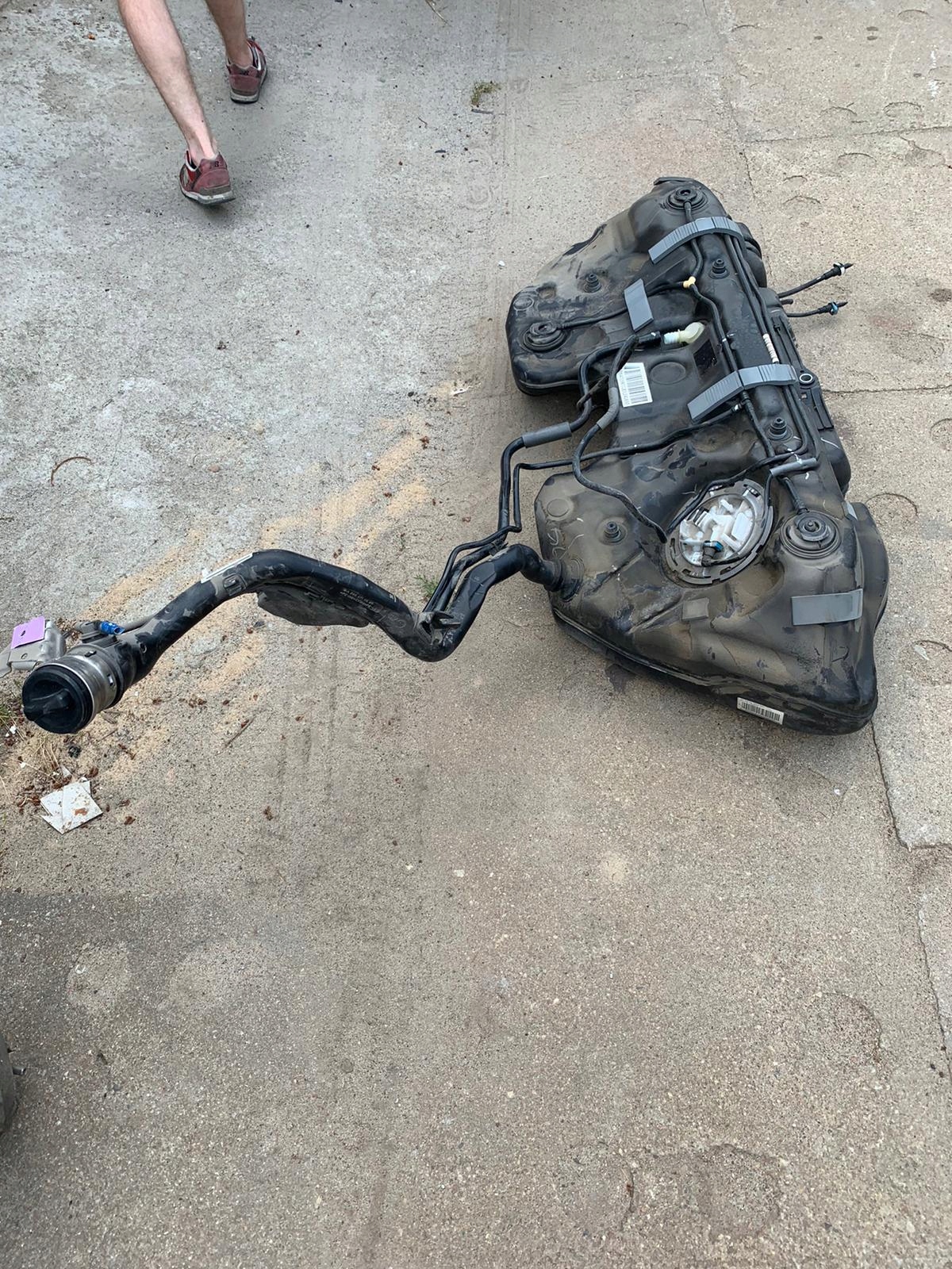TANK KPL.MERCEDES W205 C180 C200 1