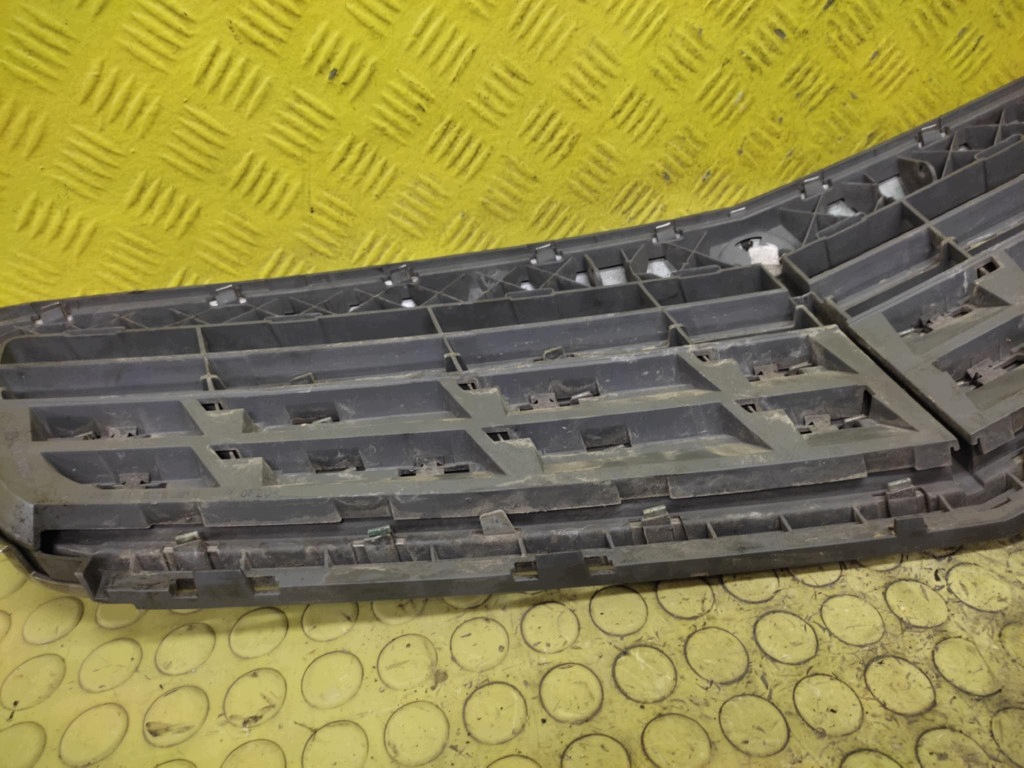 MERCEDES W204 GRIGLIA A2048801183