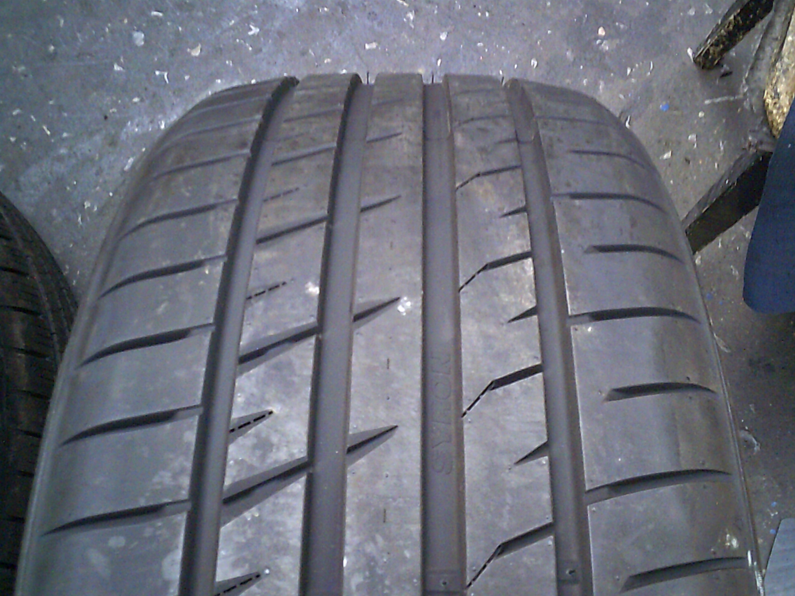 Syron Prémiový výkon 235/40R19 Nová 2025