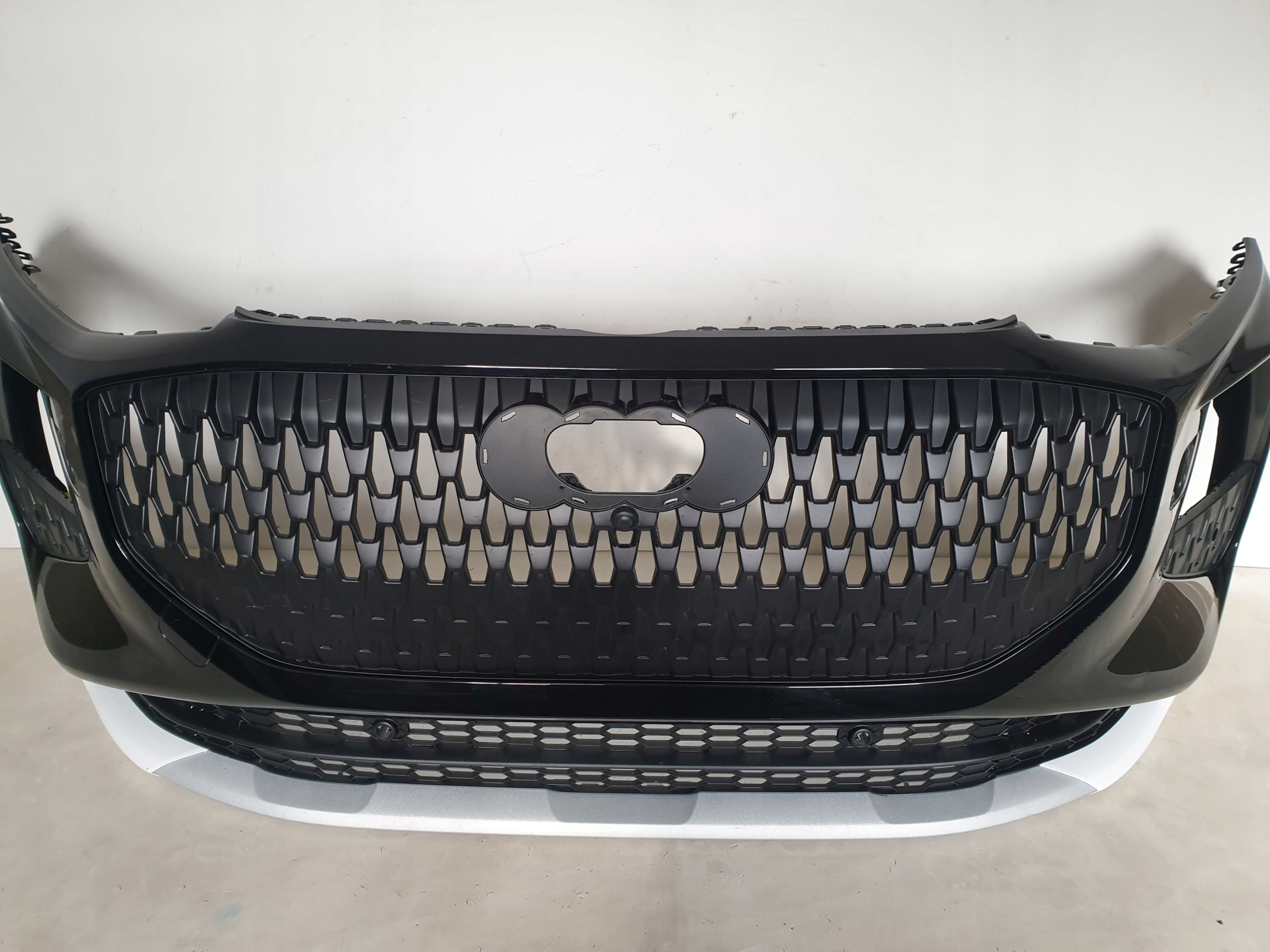 AUDI Q3 III 83H 25-> bumper front front 6 x PDC washers 83H807437
