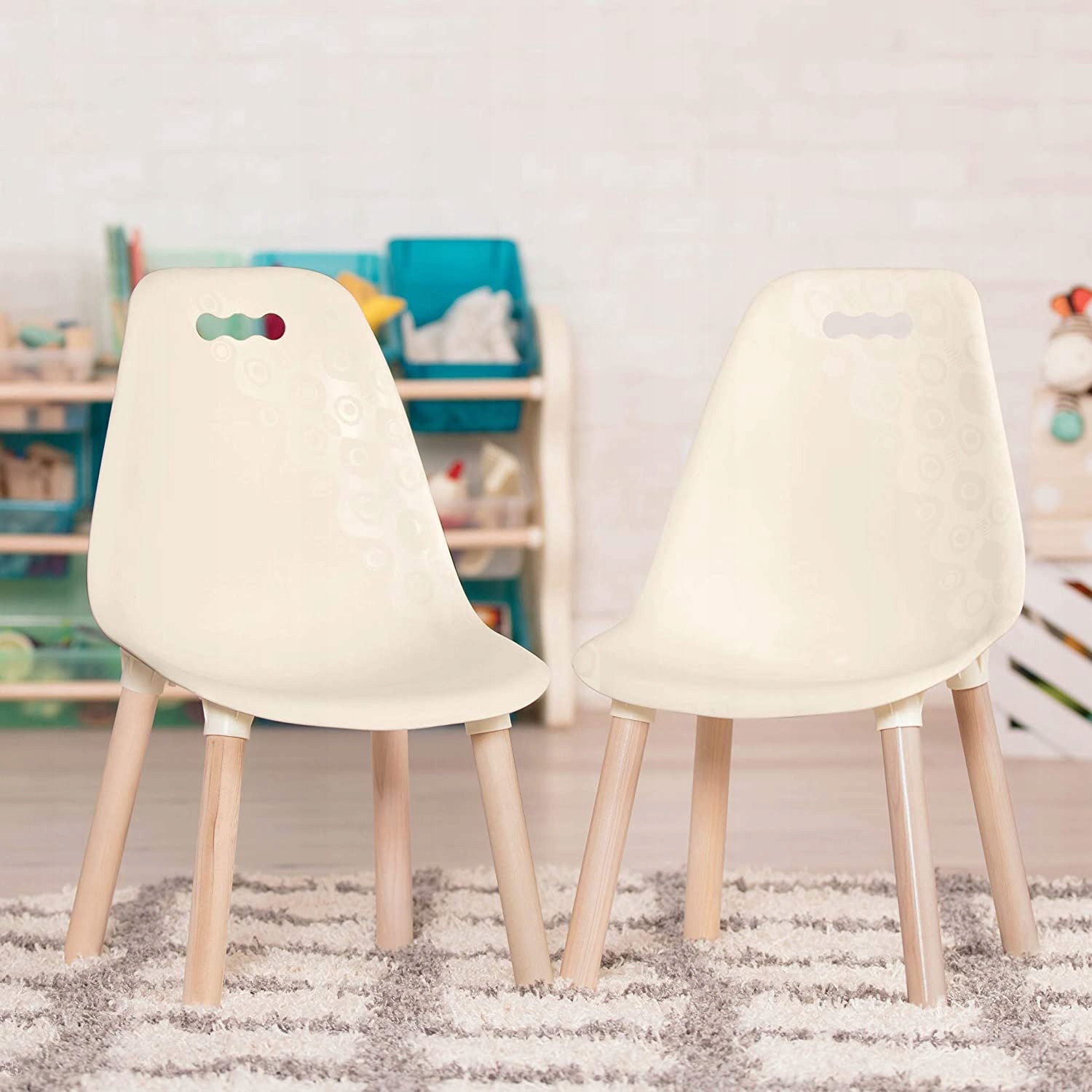 B.Toys Stół i krzesła w kolorze kości słoniowej EAN (GTIN) 062243424470