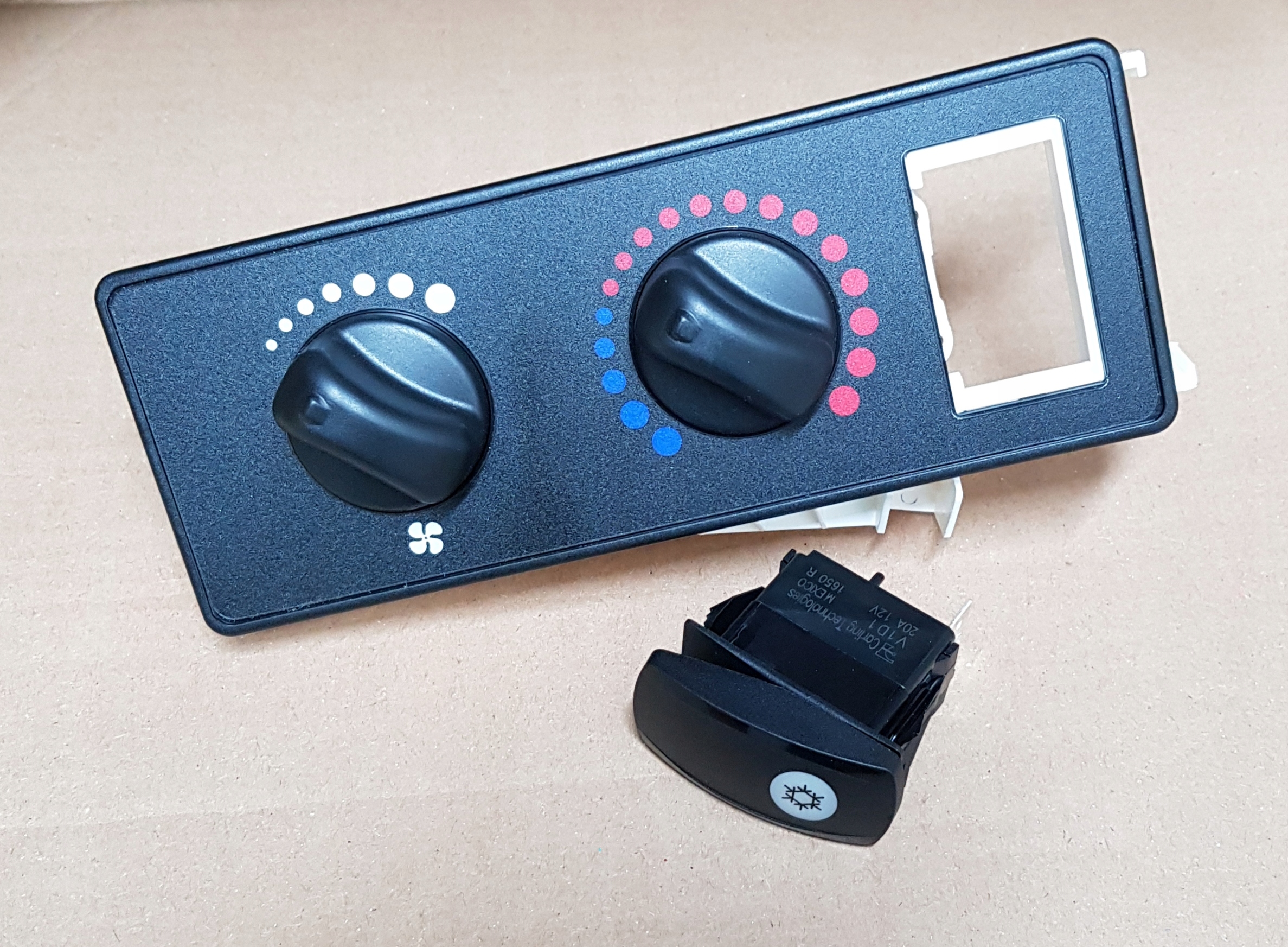 Oryginalny panel ogrzewania MANITOU 746246