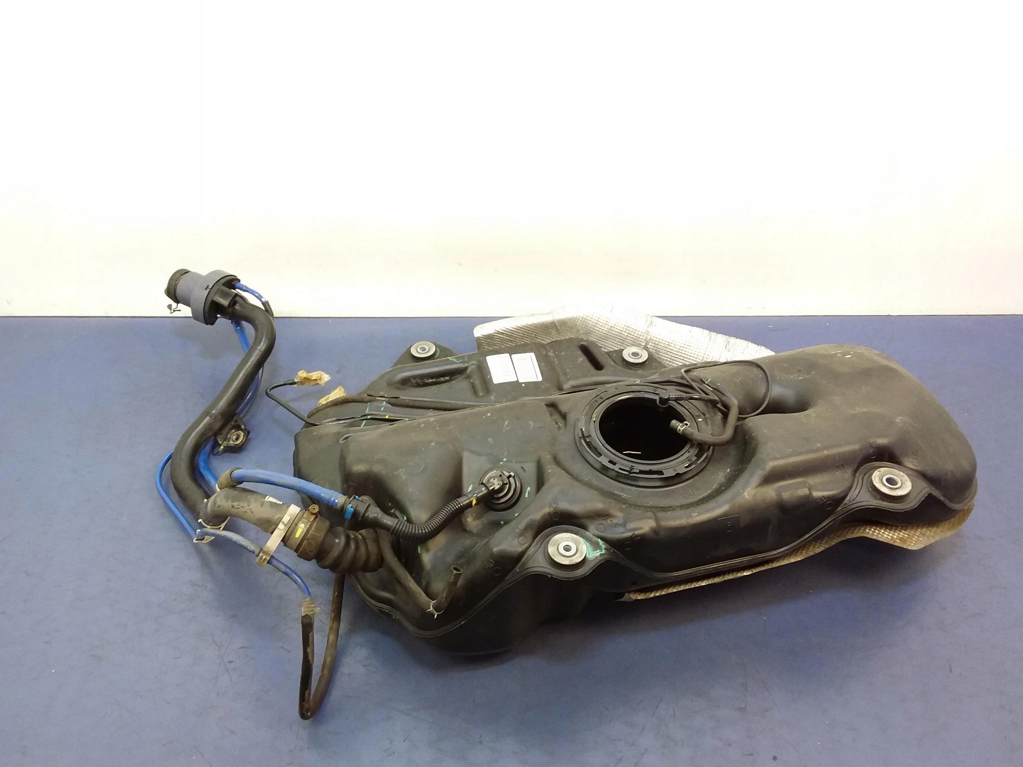 TOYOTA COROLLA E21 2.0 b гибридный топливный бак