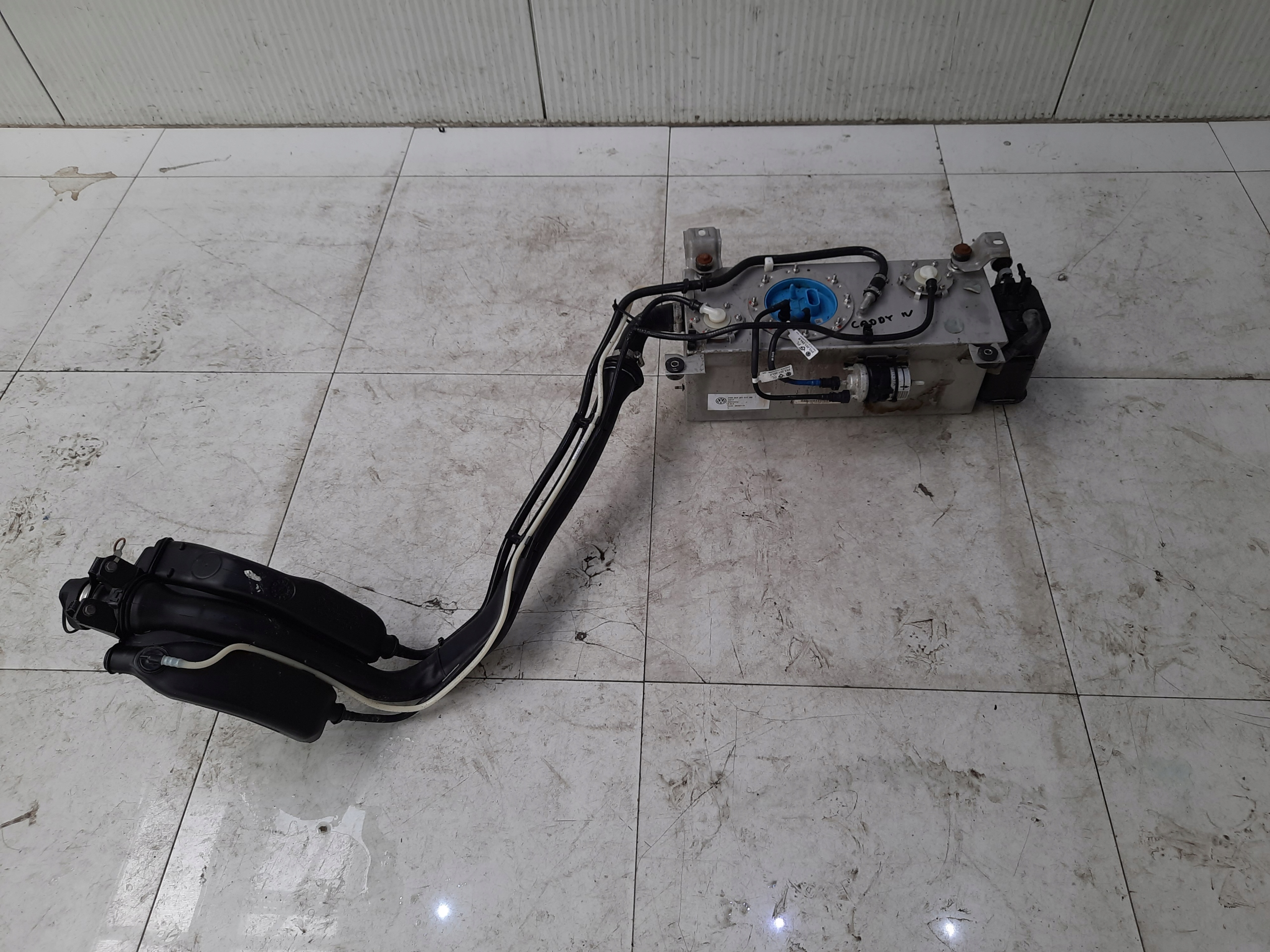 Caddy IV 1.4 TGI CNG паливний бак 2k0201075g