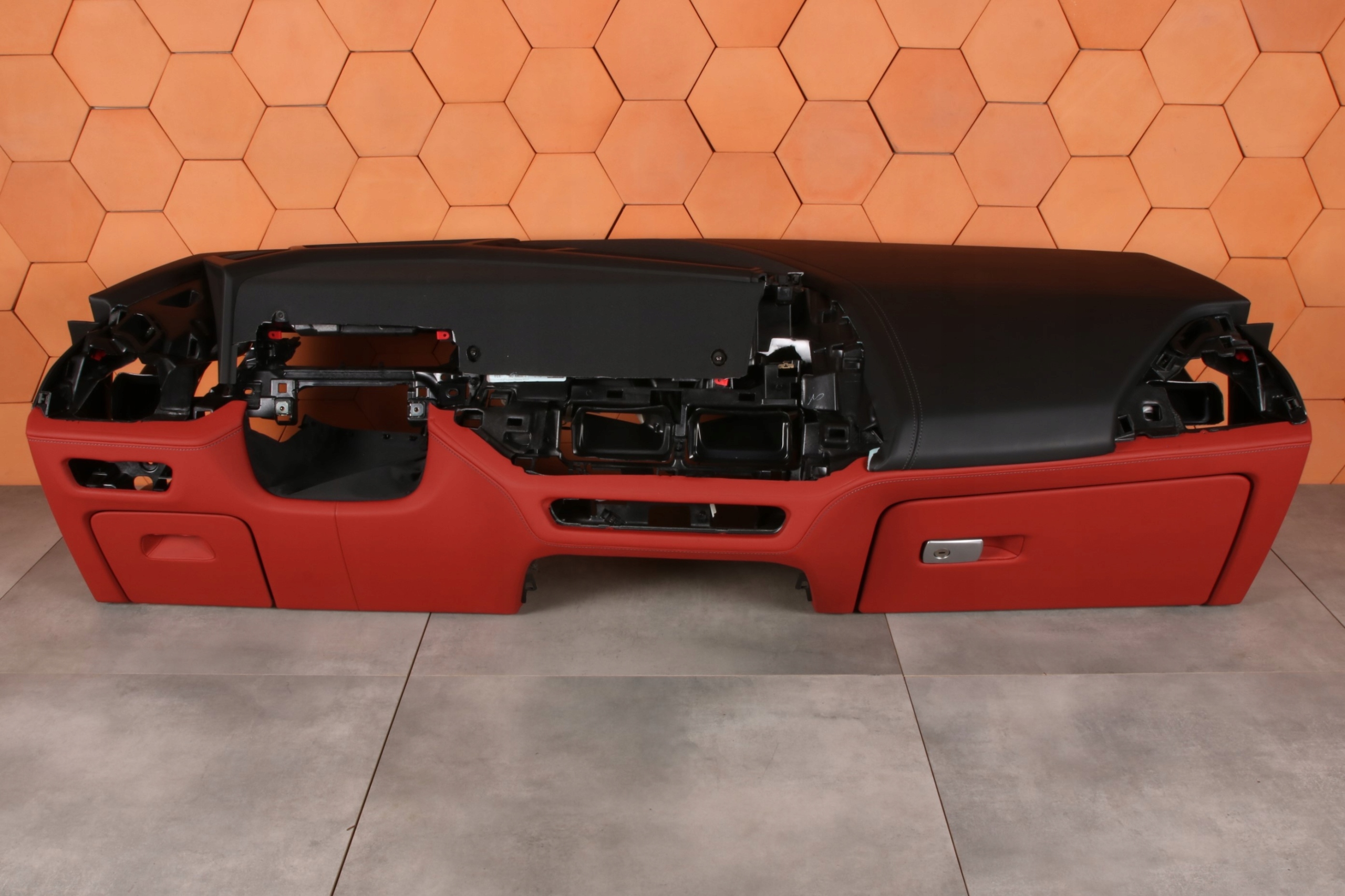 BMW X8 XM G09 originál dashboard instrument panel console MERINO SAKHIR ORANGE HUD