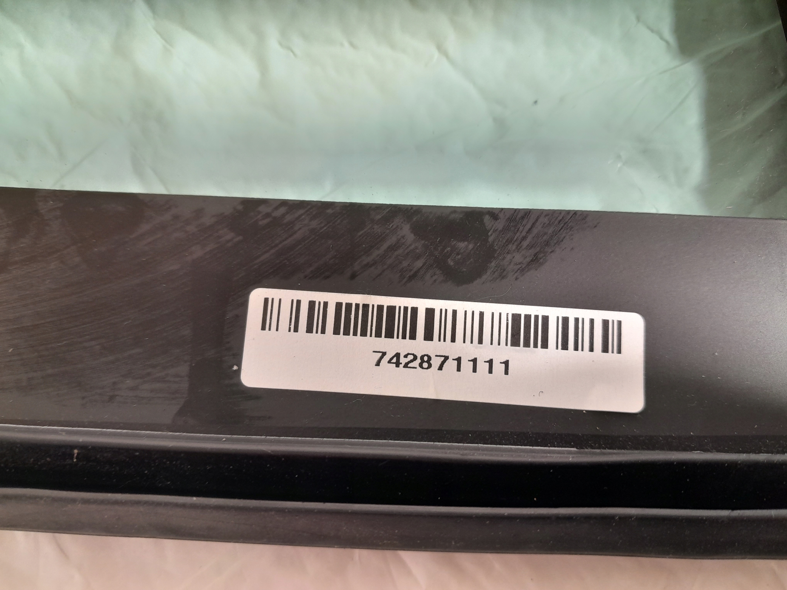 BMW X5 G06 window side door left rear part 7428711