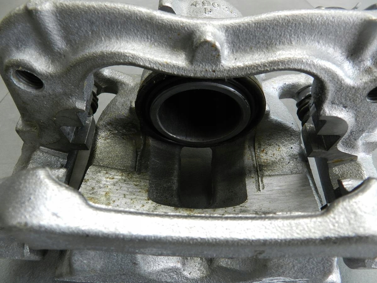 BMW 2 GT F46 218i caliper right front