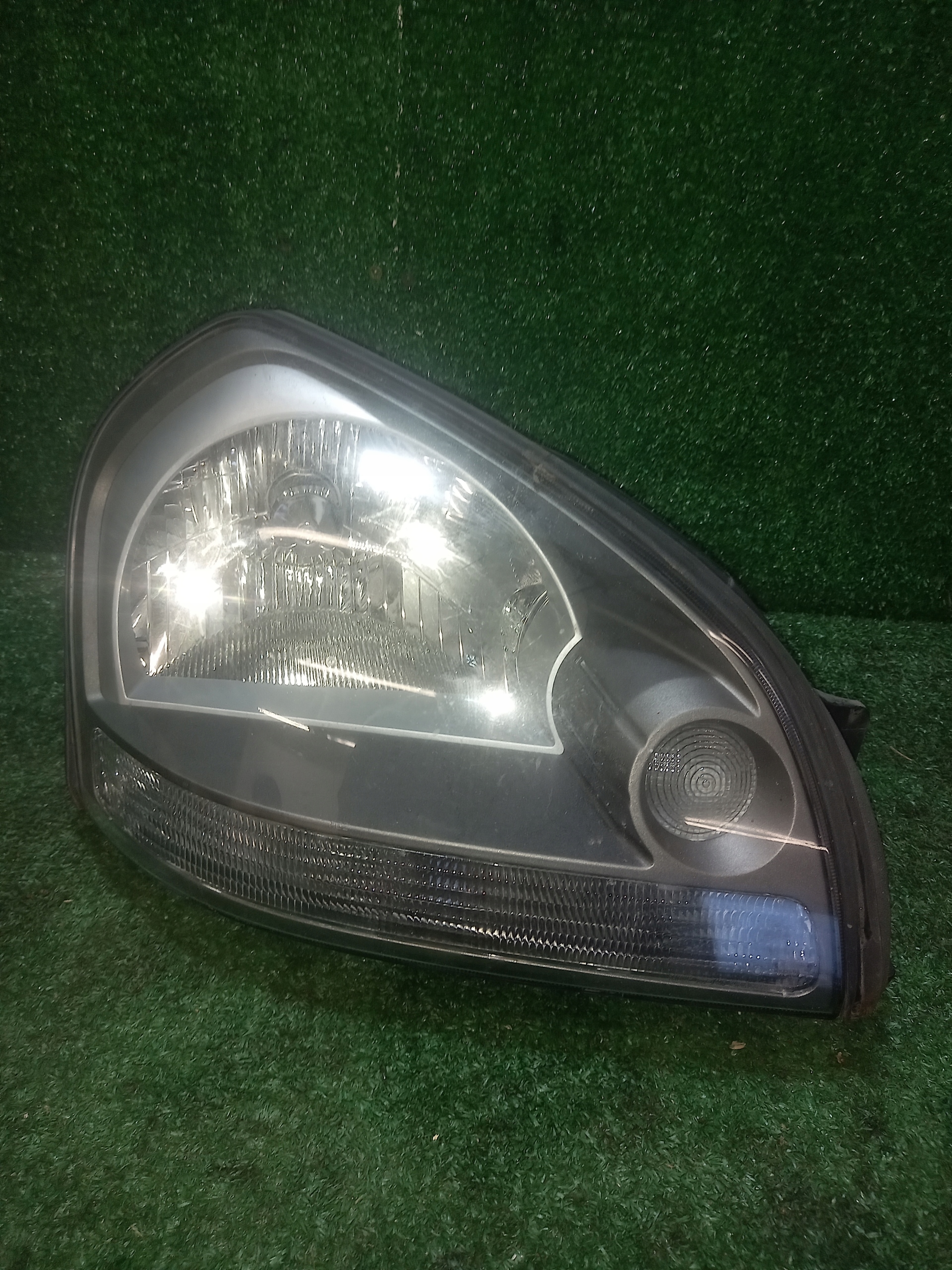 light right front HYUNDAI TUCSON