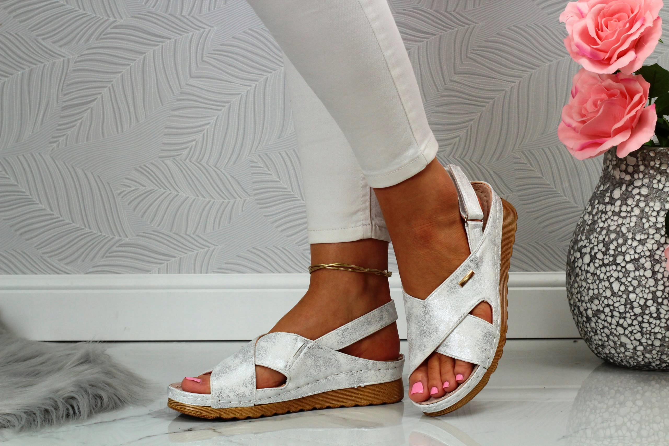 SANDAŁY DAMSKIE SKÓRA PROFILOWANE SZYTE RZEP Rozmiar 39