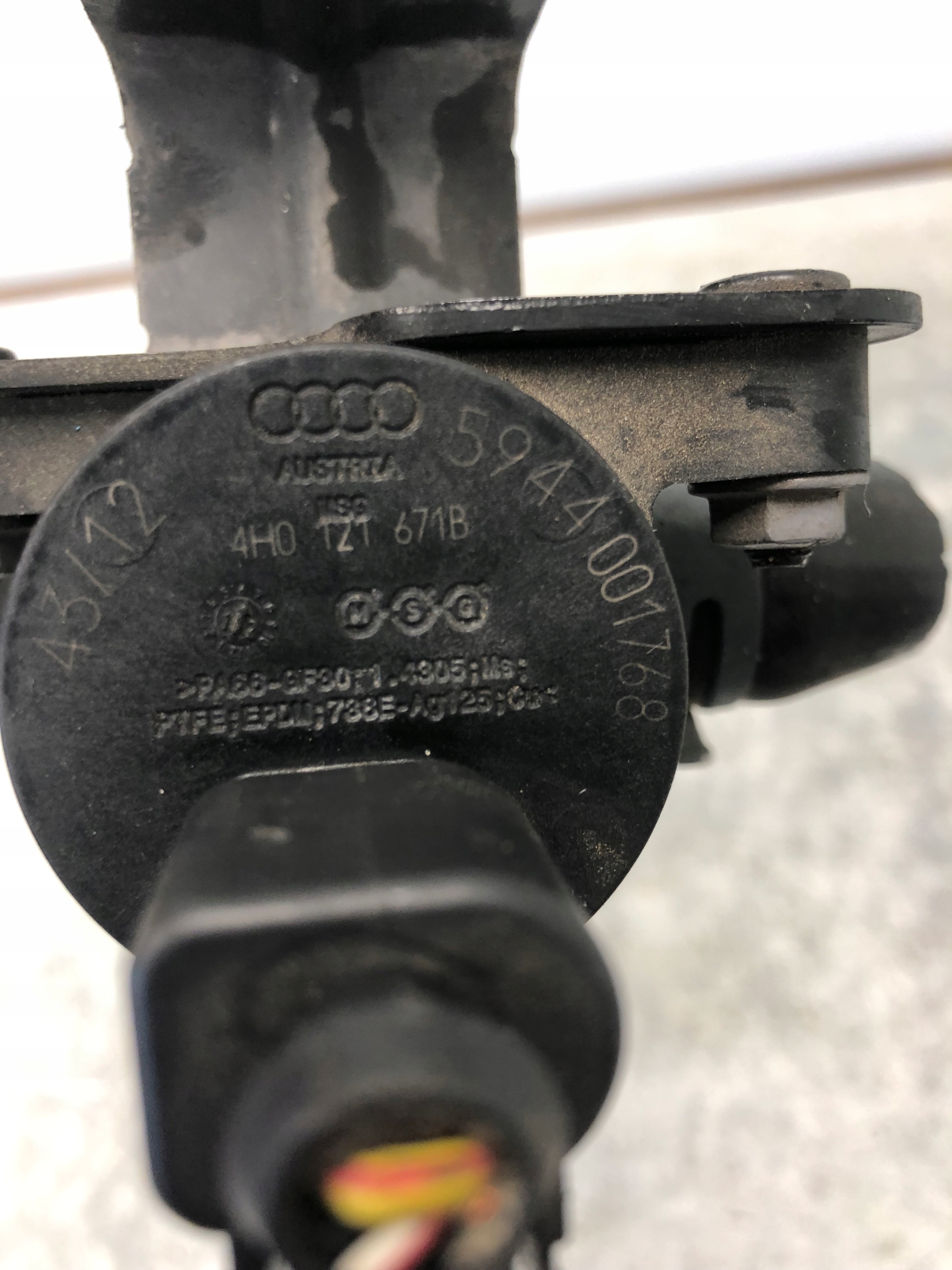 supplementary water pump AUDI A4 B8 A5 4H0121671B
