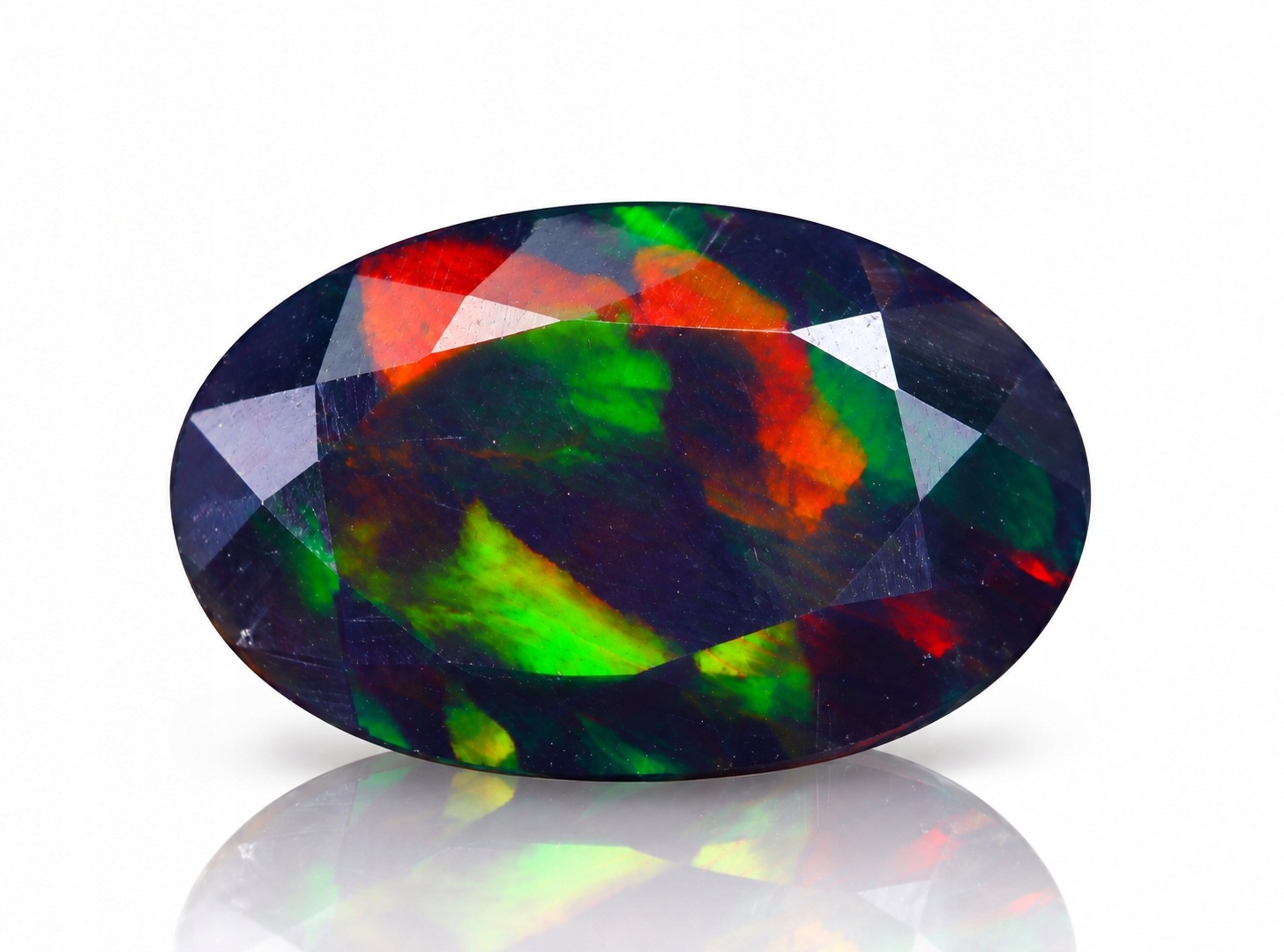 Přírodní opál černý 3.48 ct Ovál Etiopie certifikát Wbd