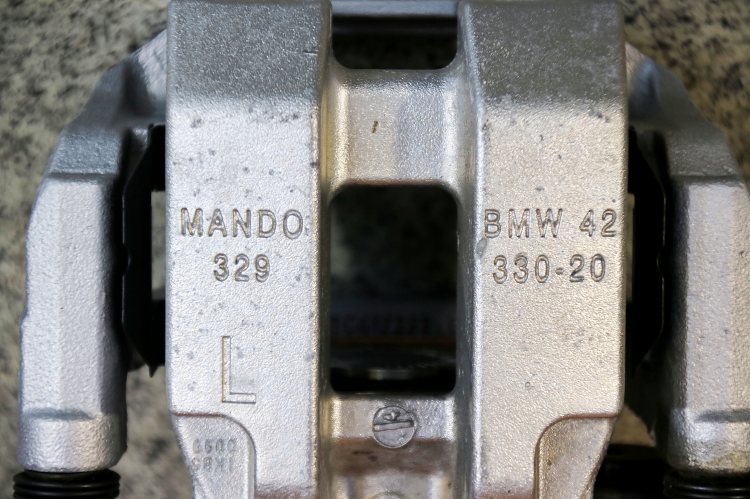 BMW G20 G21 caliper brake left rear part 42/20/330 9 km !!!