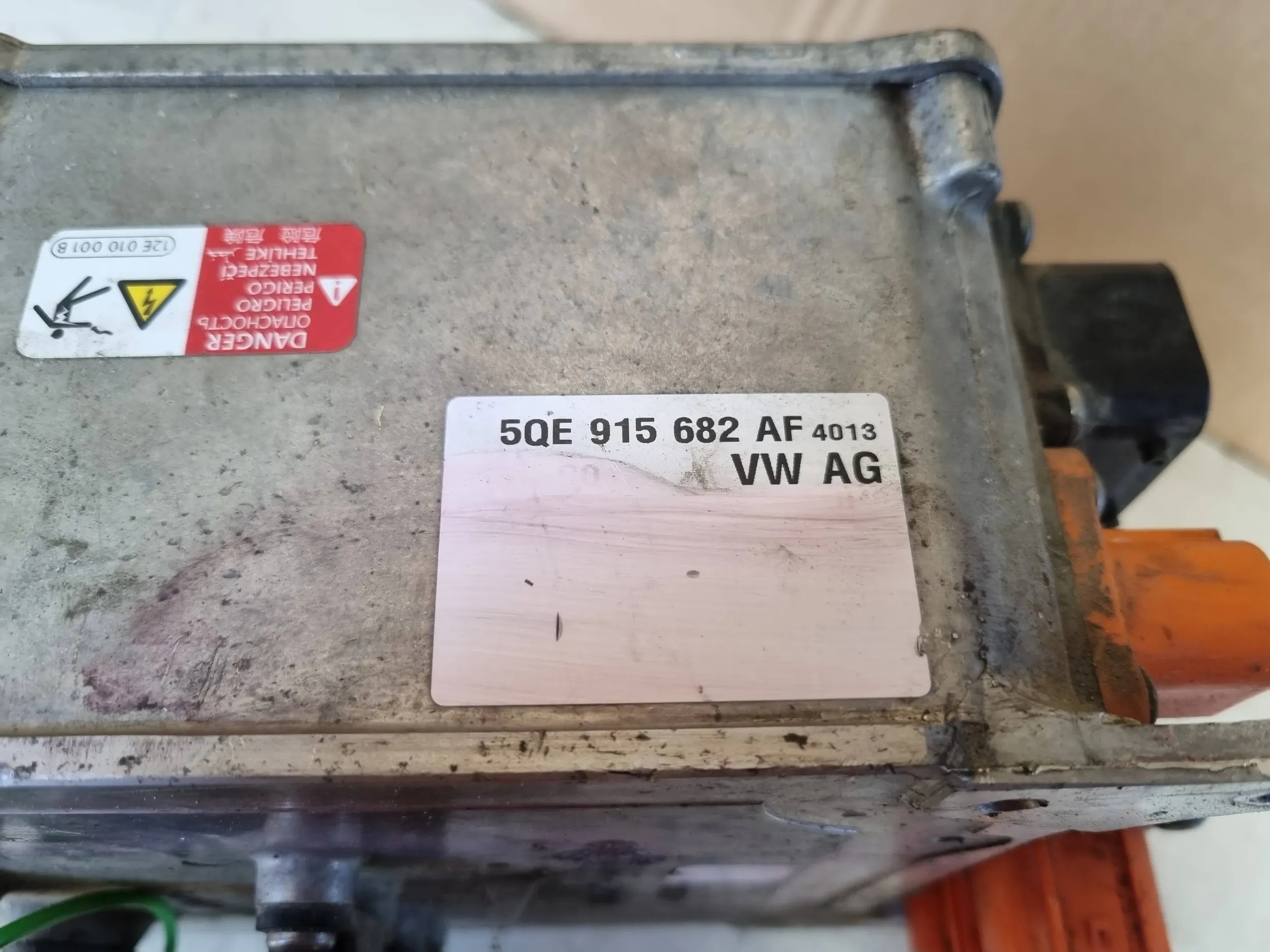 LADOWARKA PER BATTERIA COMPRESSORE 5QE915682AF GOLF VII AUDI A3 8V PASSAT B8