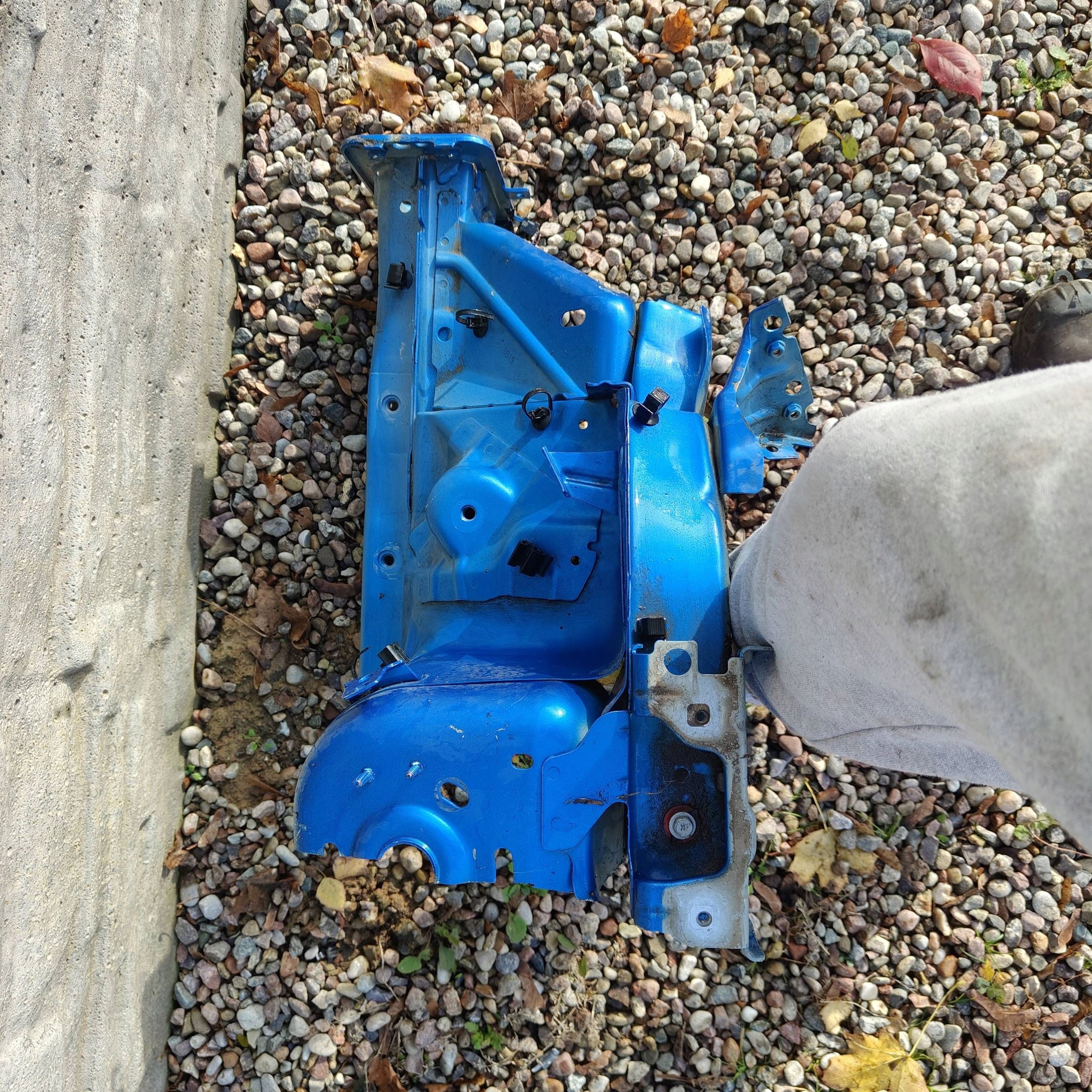 quarter front front side right Ford Fiesta