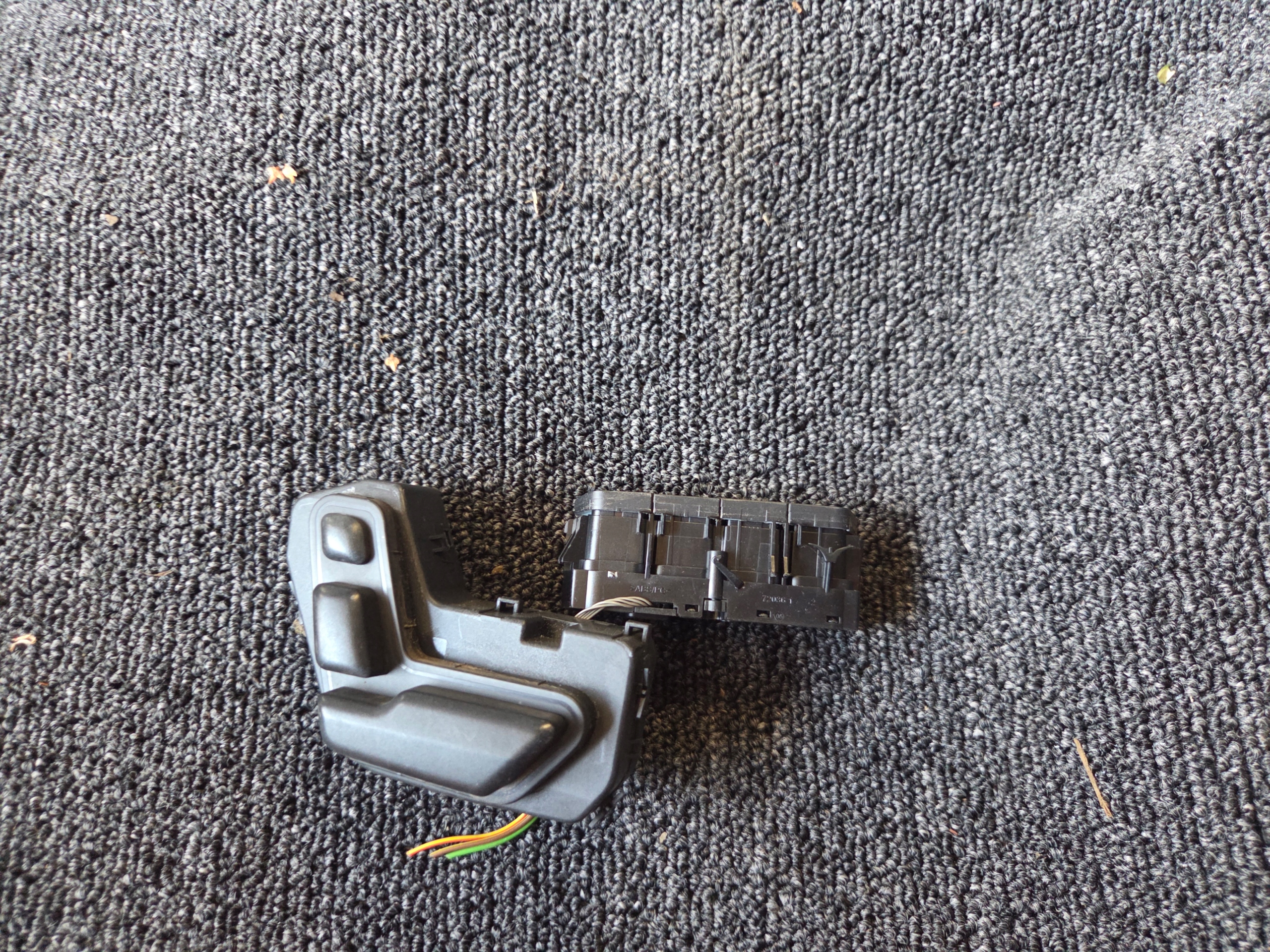 switch seat left front MERCEDES W246 A2469050251