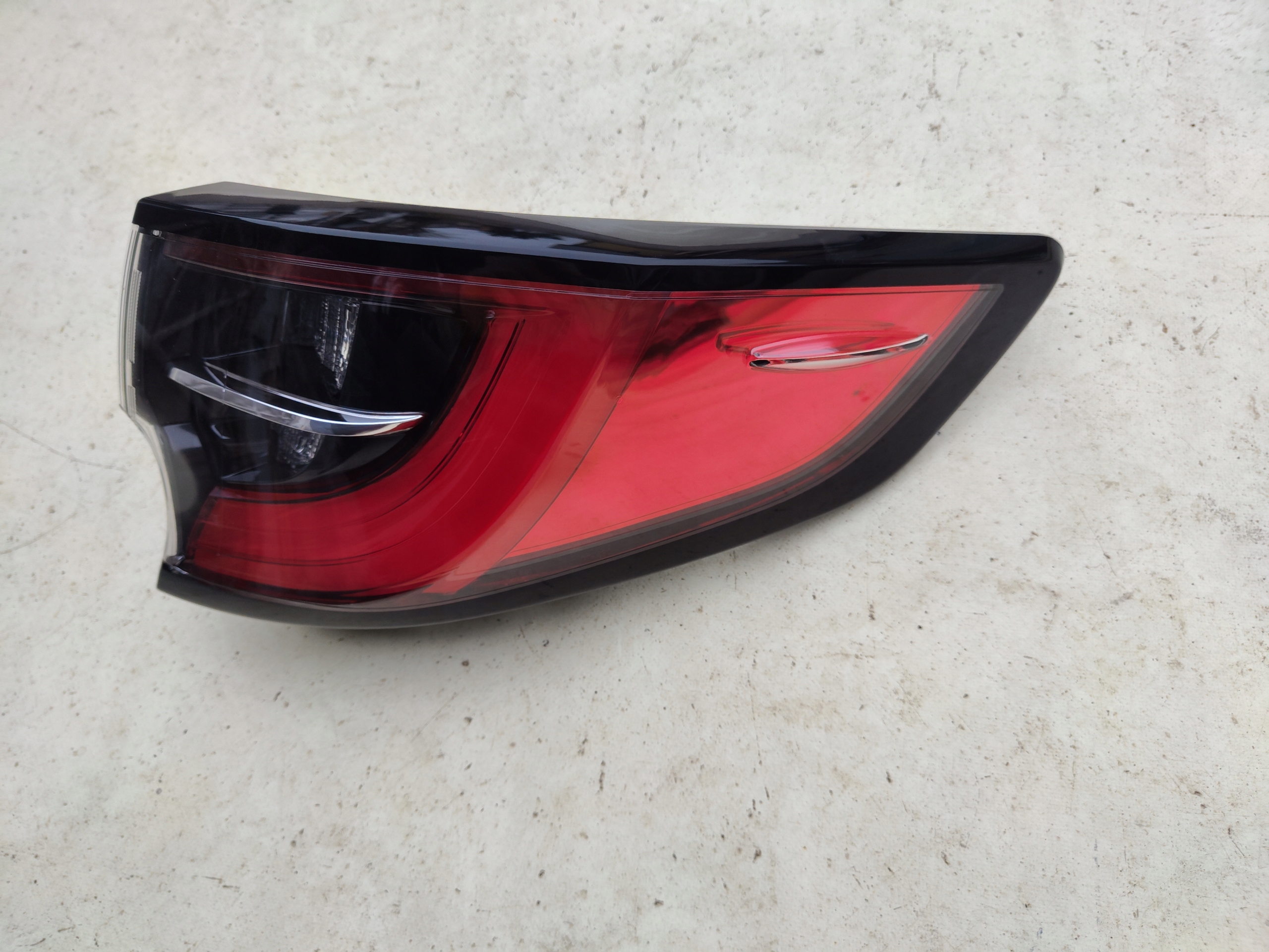 LAMPA PRAWA TYLNA TYŁ TOYOTA COROLLA E21 KOMBI 81551-02D30 LED ŁADNA EUROPA