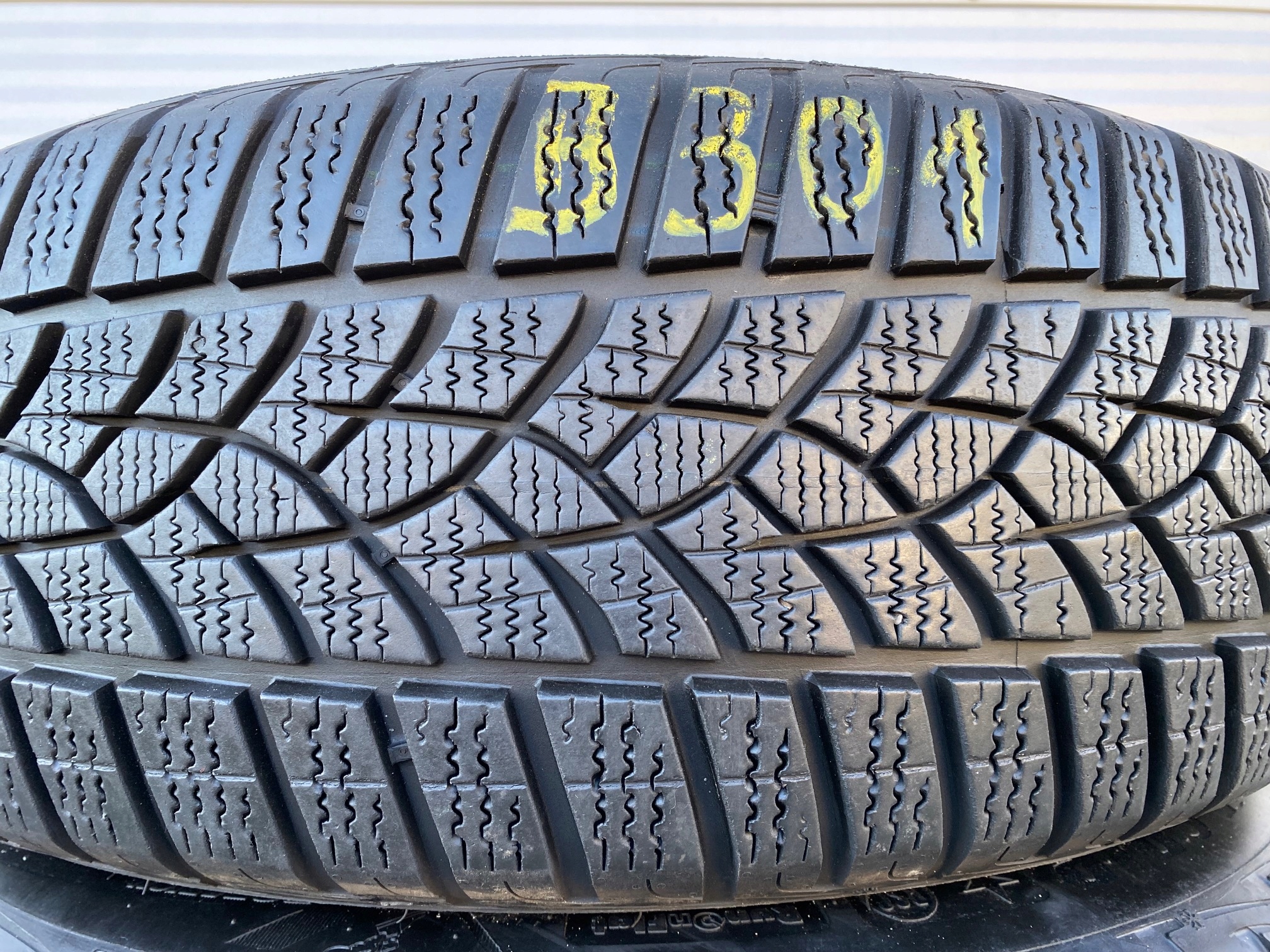 KOŁA ZIMOWE BMW 3 F30 F31 205/60/16 bdb 18r. RFT Wykończenie BL - czarne