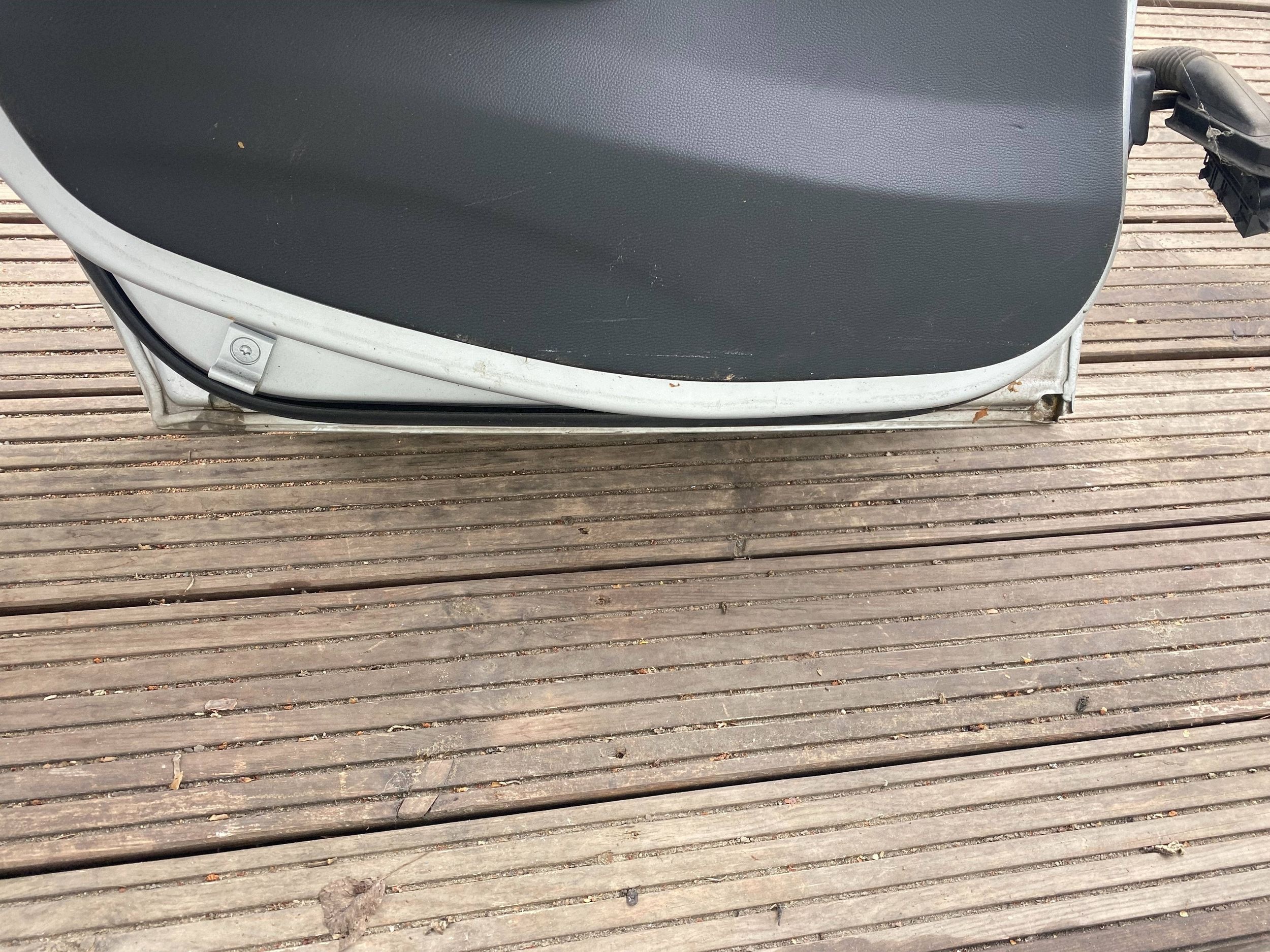 BMW 3 E90 complete door left rear part rear. 354 SREBRNY