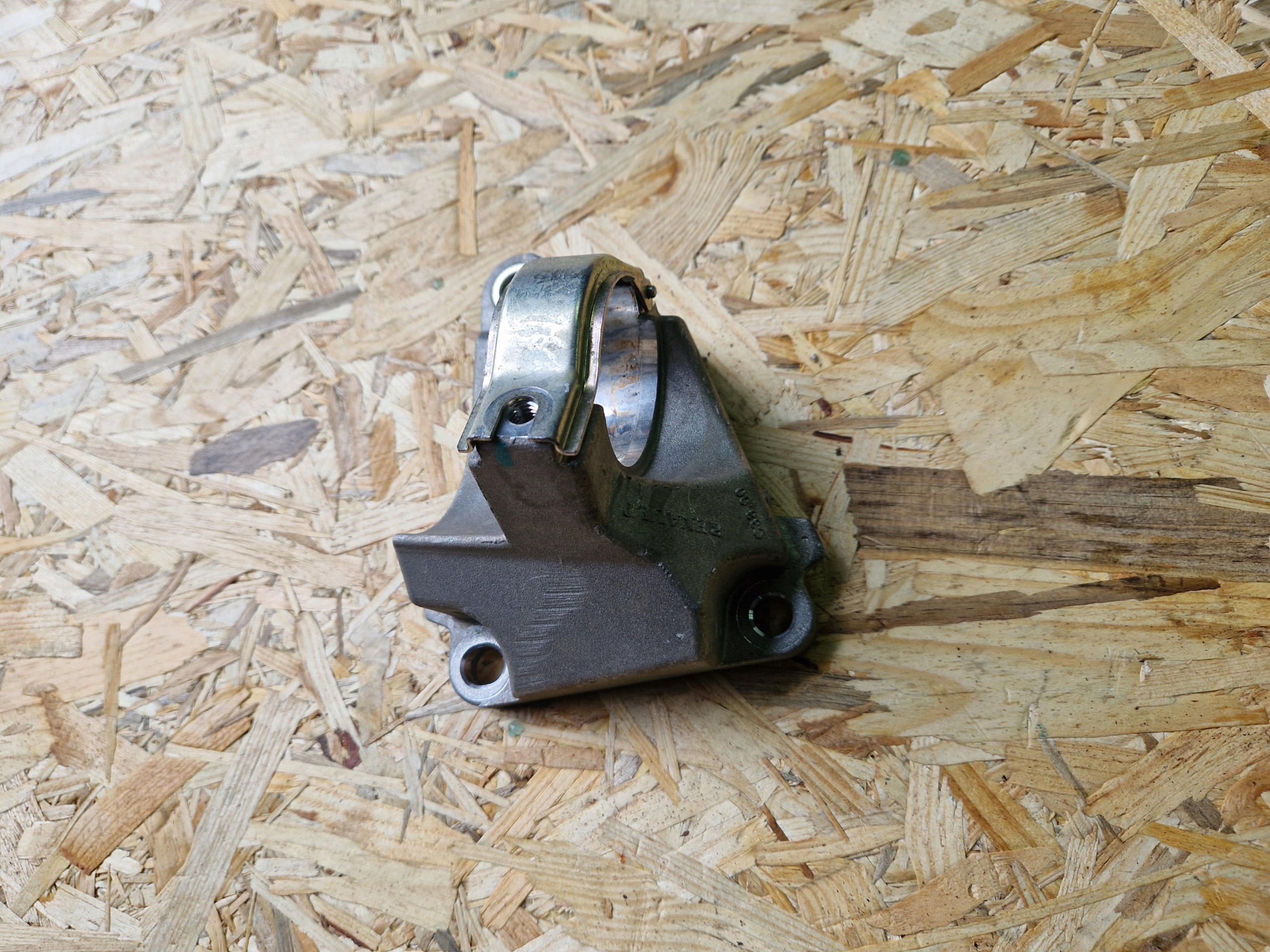 Consolle Supporto Semiasse RENAULT ARKANA 1.6 E-TECH 937746410R