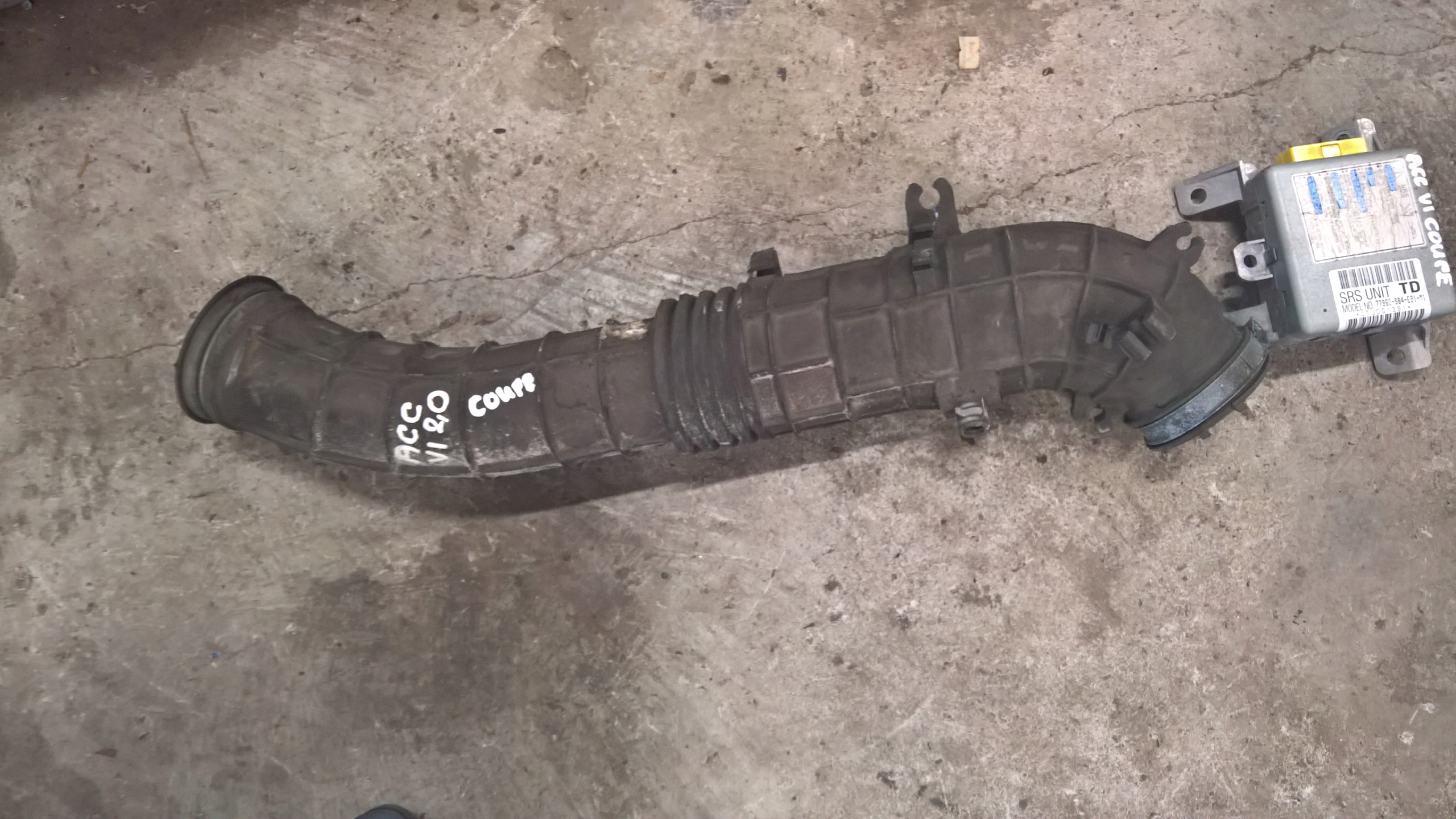 Воздухозаборник Honda Accord VI coupe 2.0