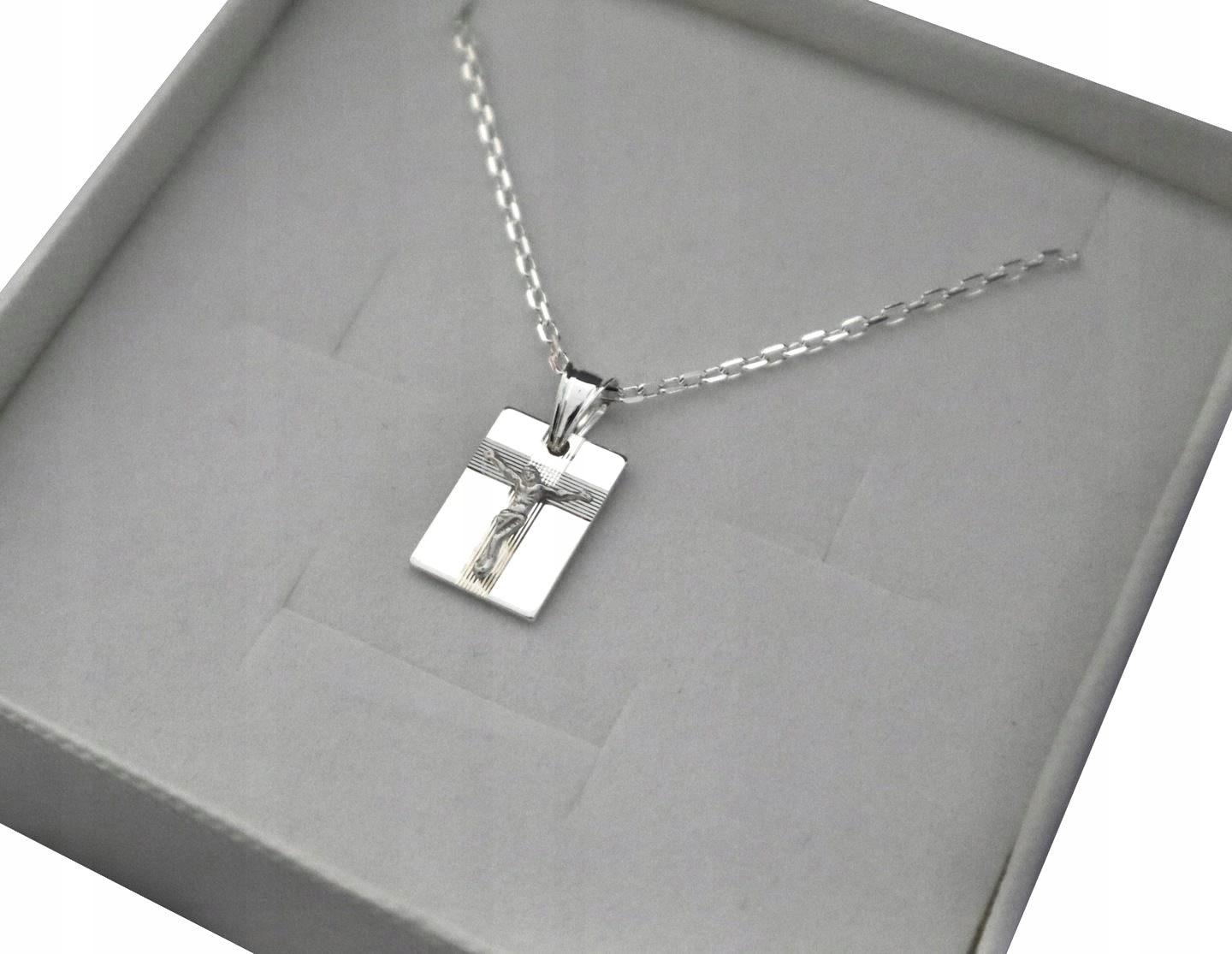 

Srebrny łańcuszek z medalikiem 925 Producent