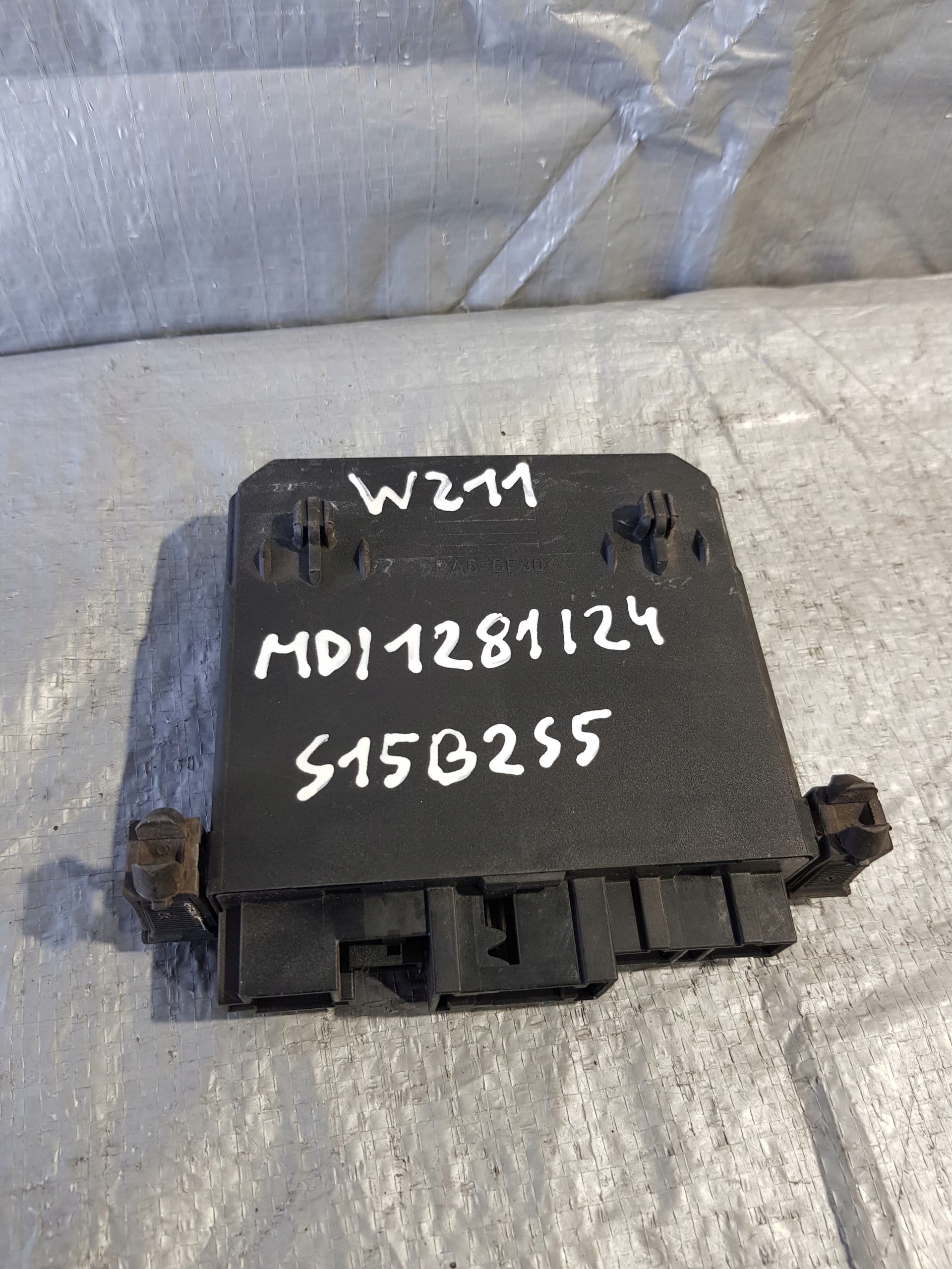 MERCEDES C KLASA W211 module control unit door left front 2108203526