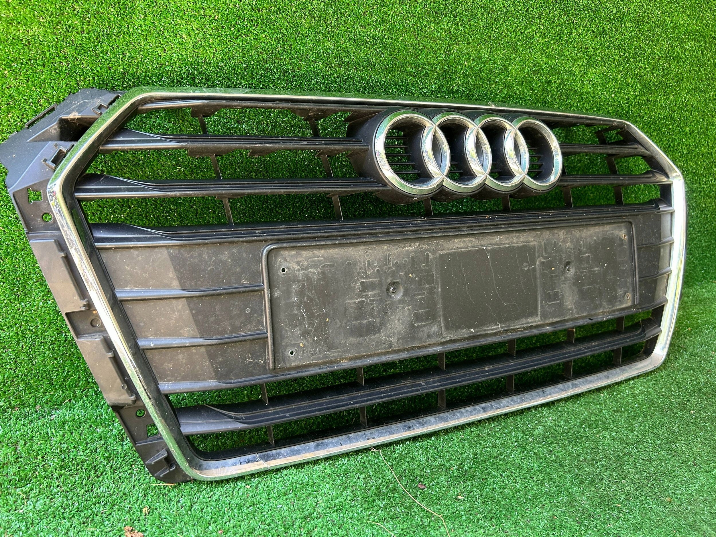 Audi A4 S4 B9 15- grill grille front front