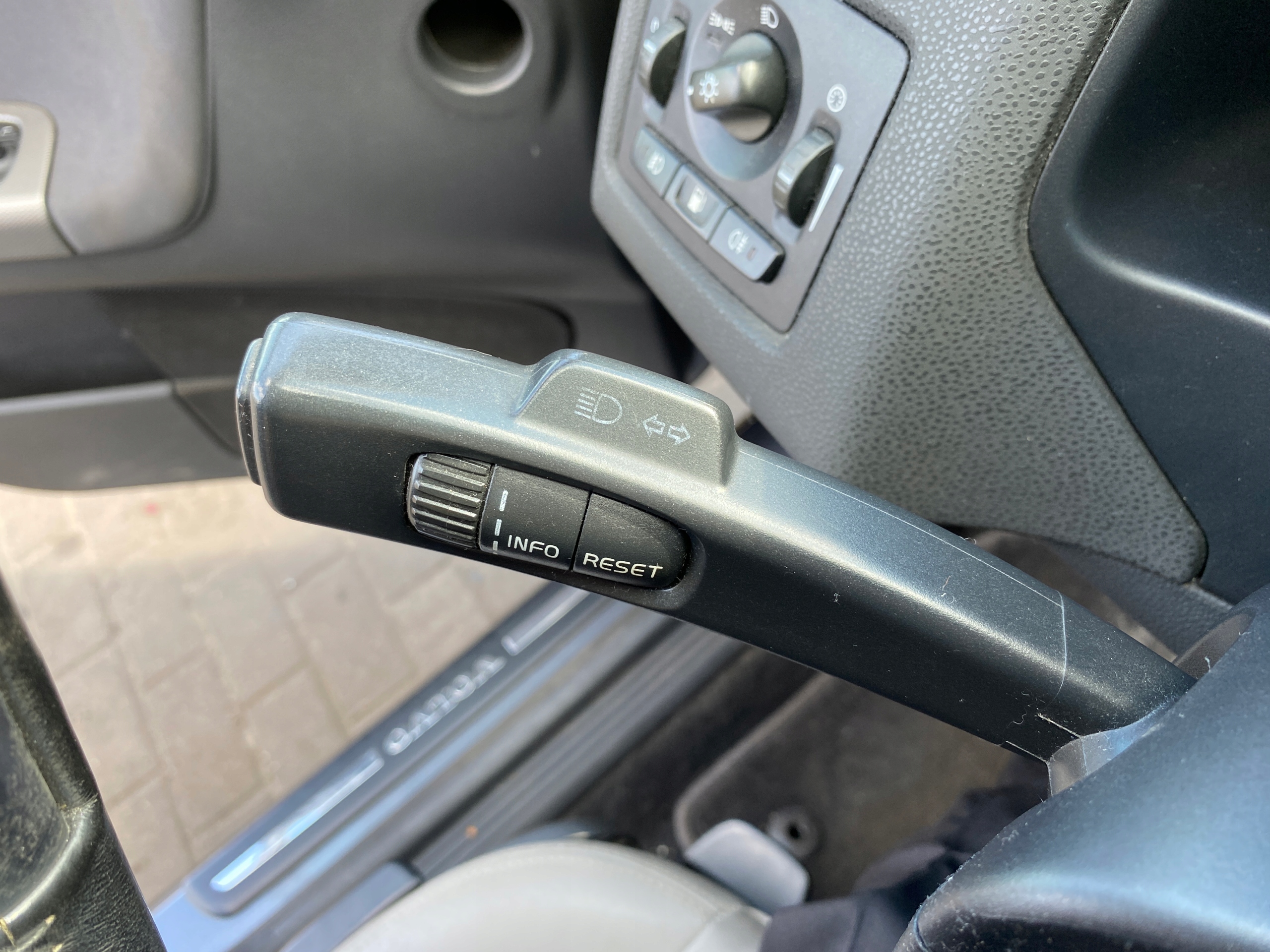 Interrupteur commande phares feux ZESPOLONY Volant VOLVO V50 2 II 04-10