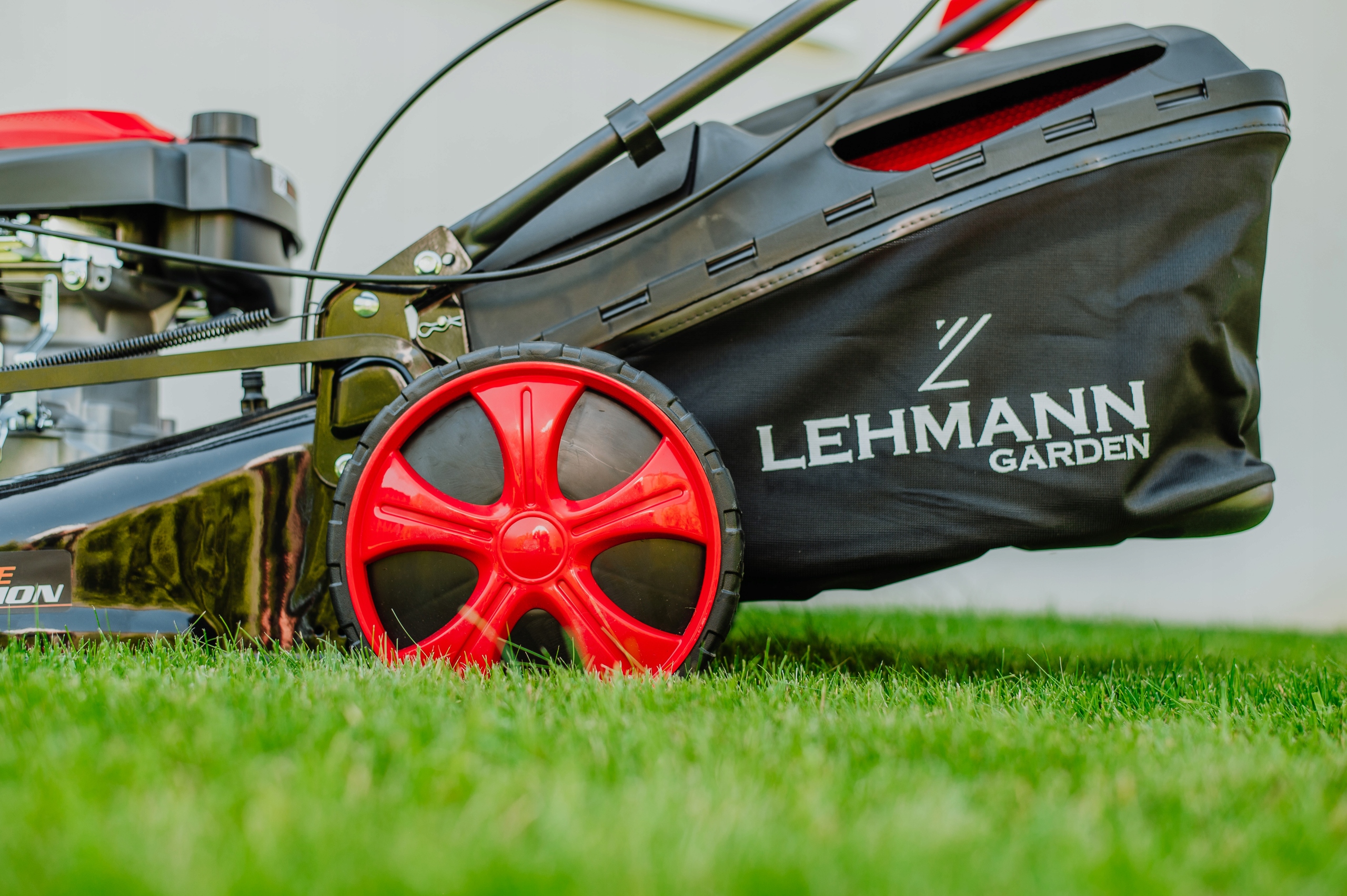 KOSIARKA SPALINOWA LEHMANN 53CM NAPĘD 9W1 MOCNA 9KM POWŁOKA OCHRONNA Pojemność silnika 196 cm³