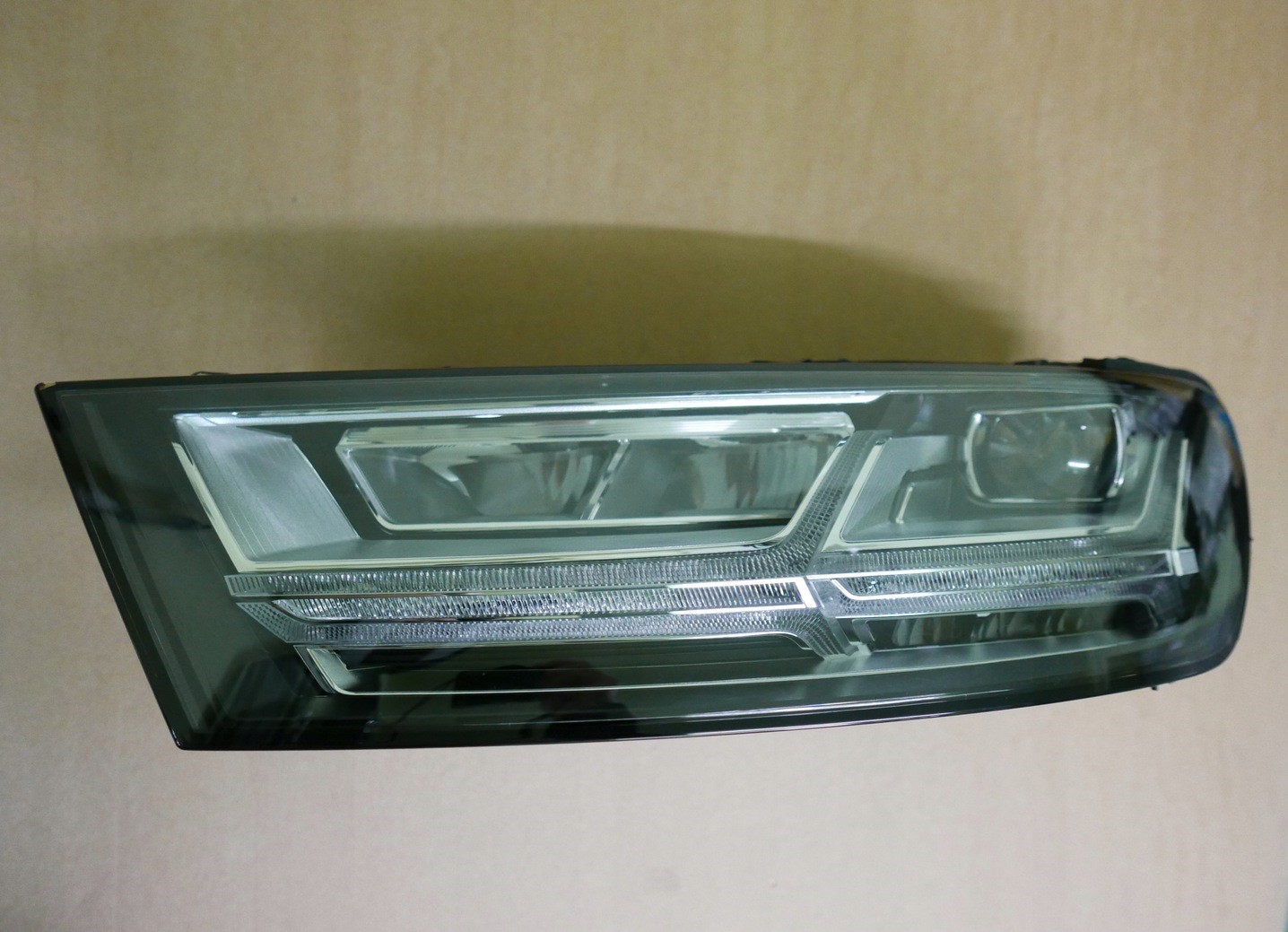 AUDI Q7 4M LAMPA FULL LED 4M0941033 Rodzaj świateł mijania LED