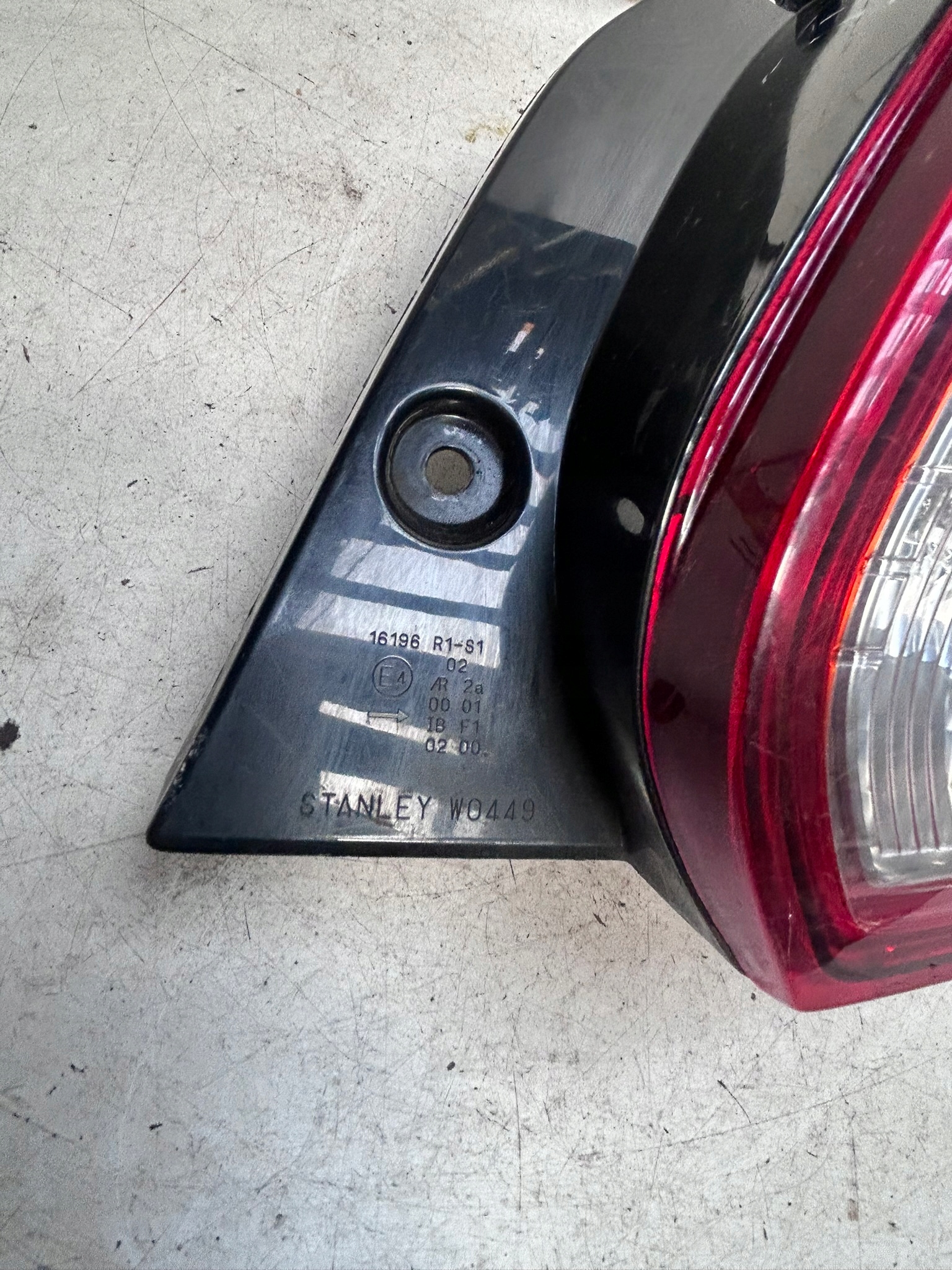 Lampa tył prawy Mitsubishi Spacestar Strona zabudowy prawa