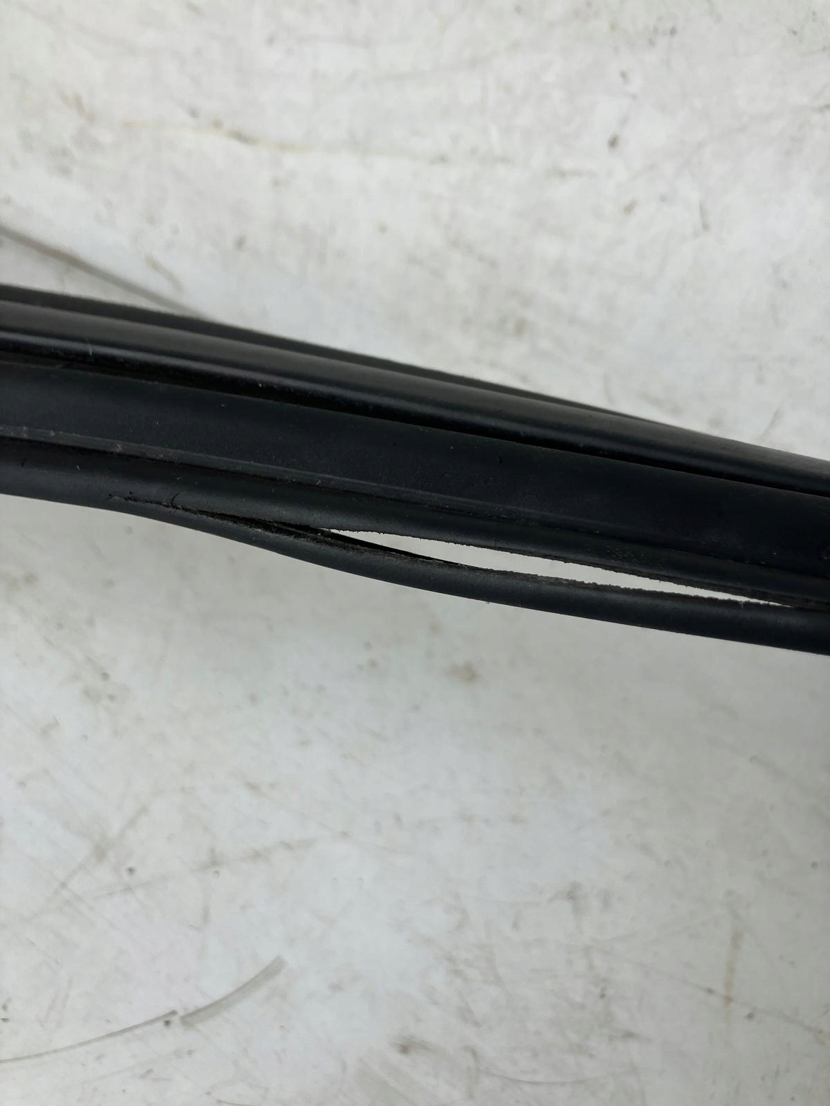 frame gasket door left front PEUGEOT 208 and 3D 9673603380
