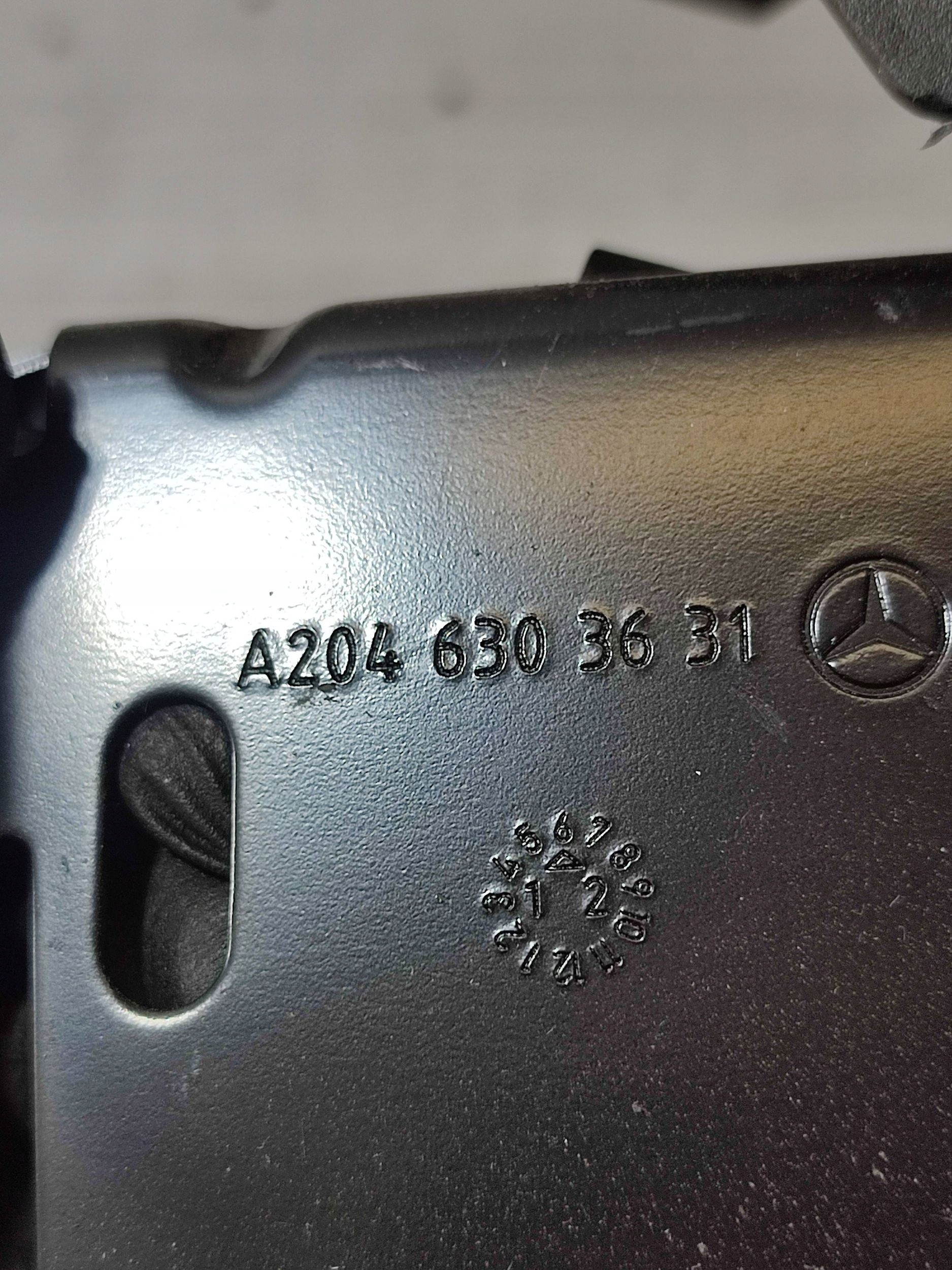 Mercedes-Benz GLK (X204) 2013 rear part right hook / bracket boot