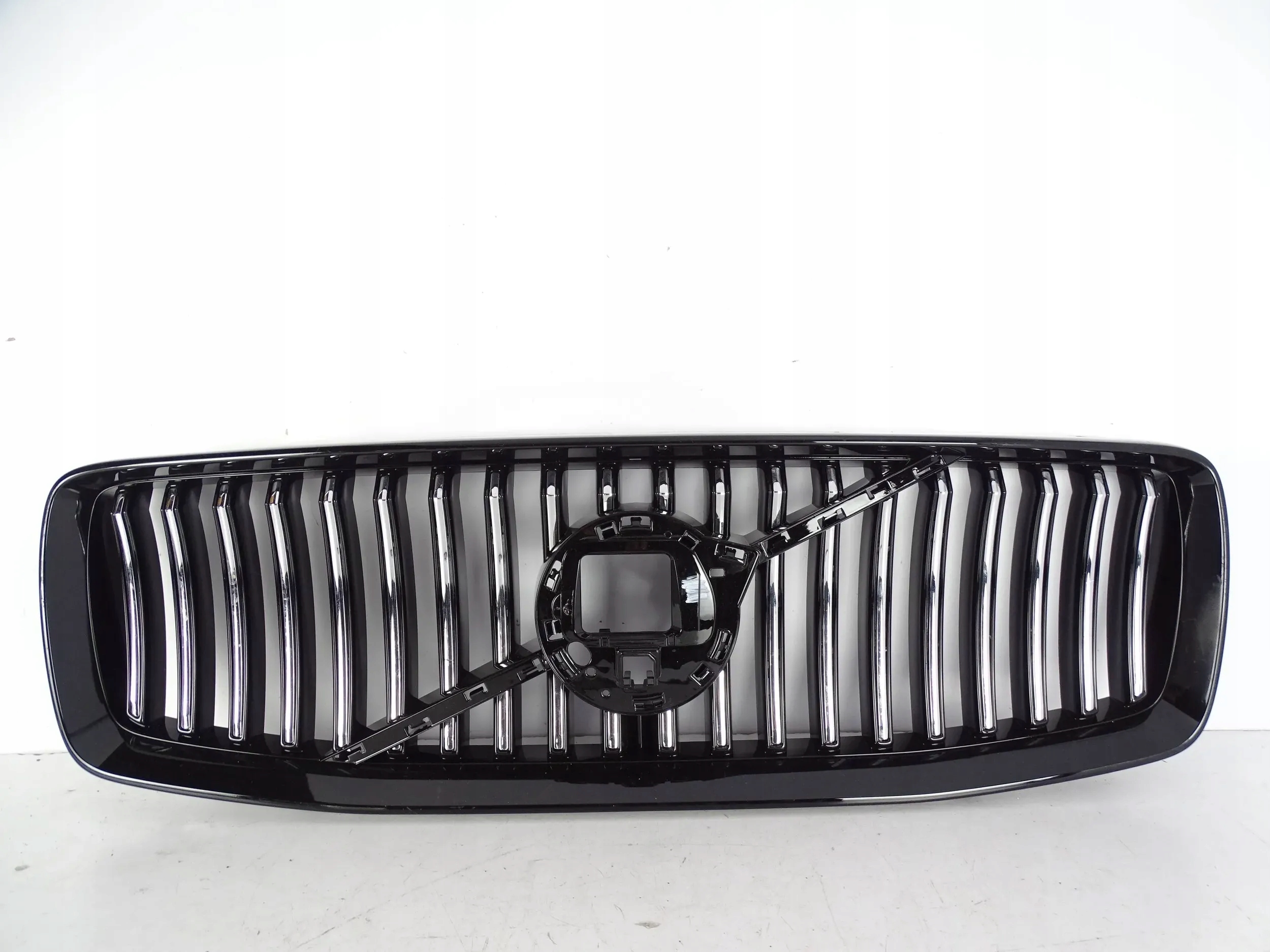 GRILL ATRAPA CHŁODNICY VOLVO XC90 II 2 LIFT MOMENTUM INSCRIPTION