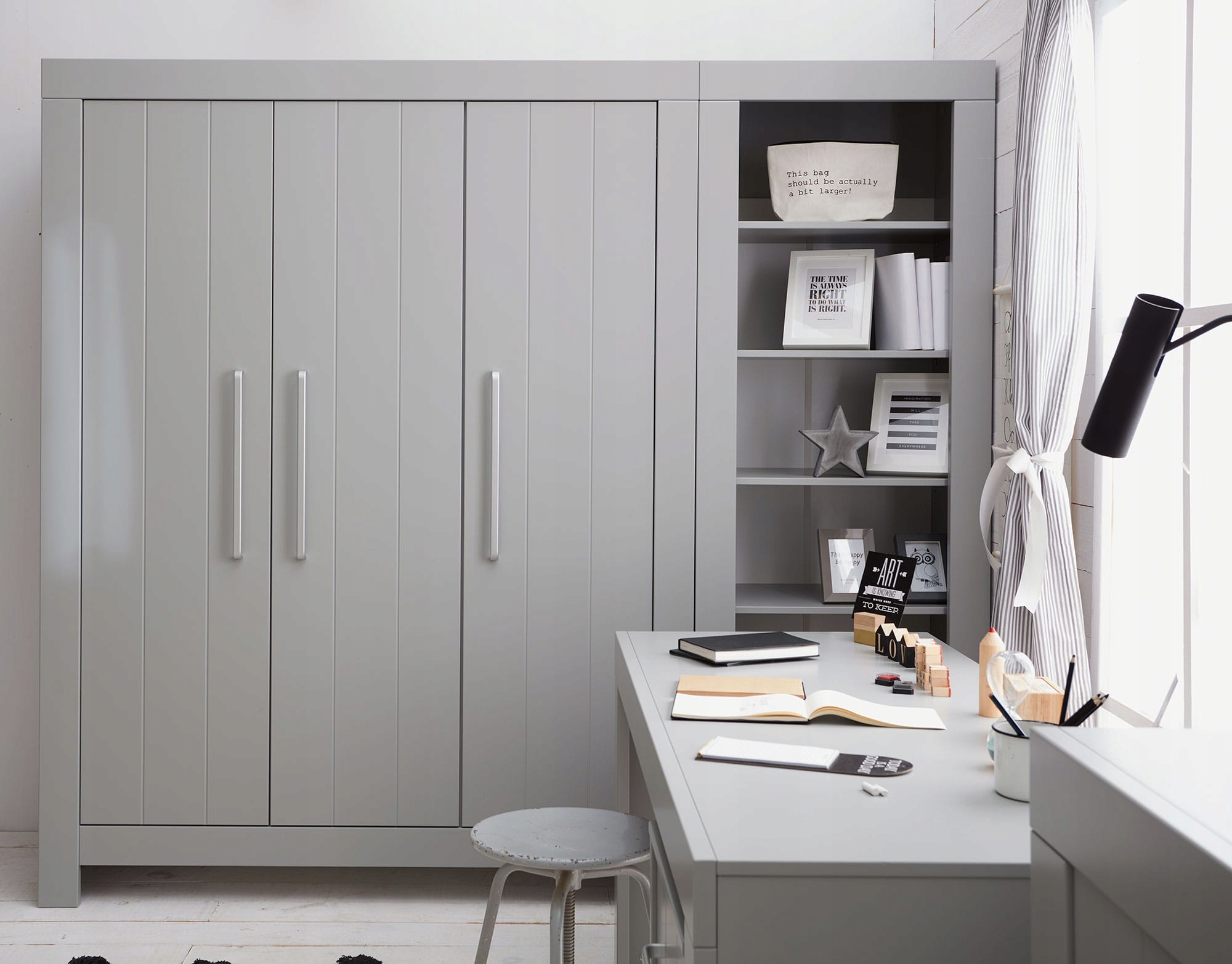 Pinio Calmo Regał z szufladą do pokoju dziecka Materiał płyta MDF