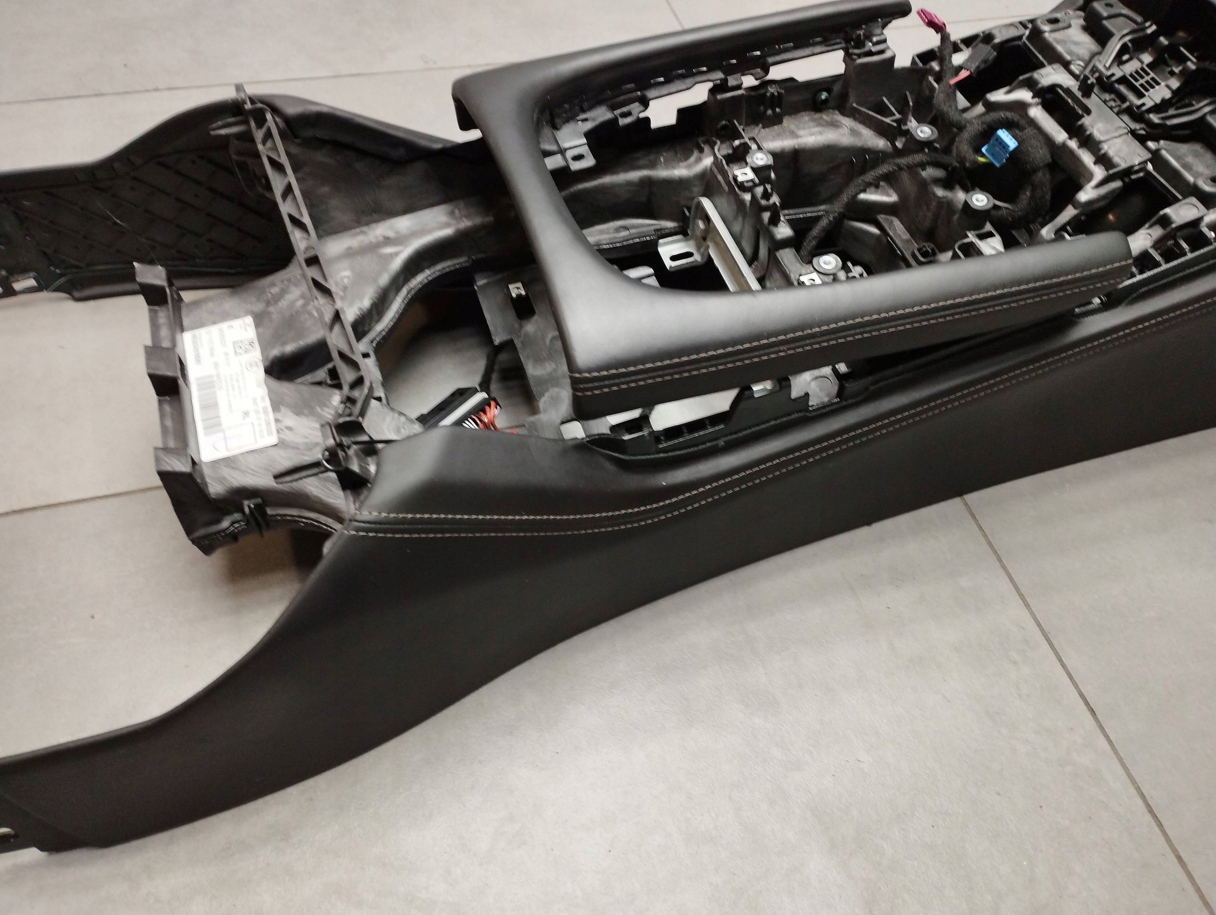 BMW 7 G11 TUNEL bracciolo 94250521 UK