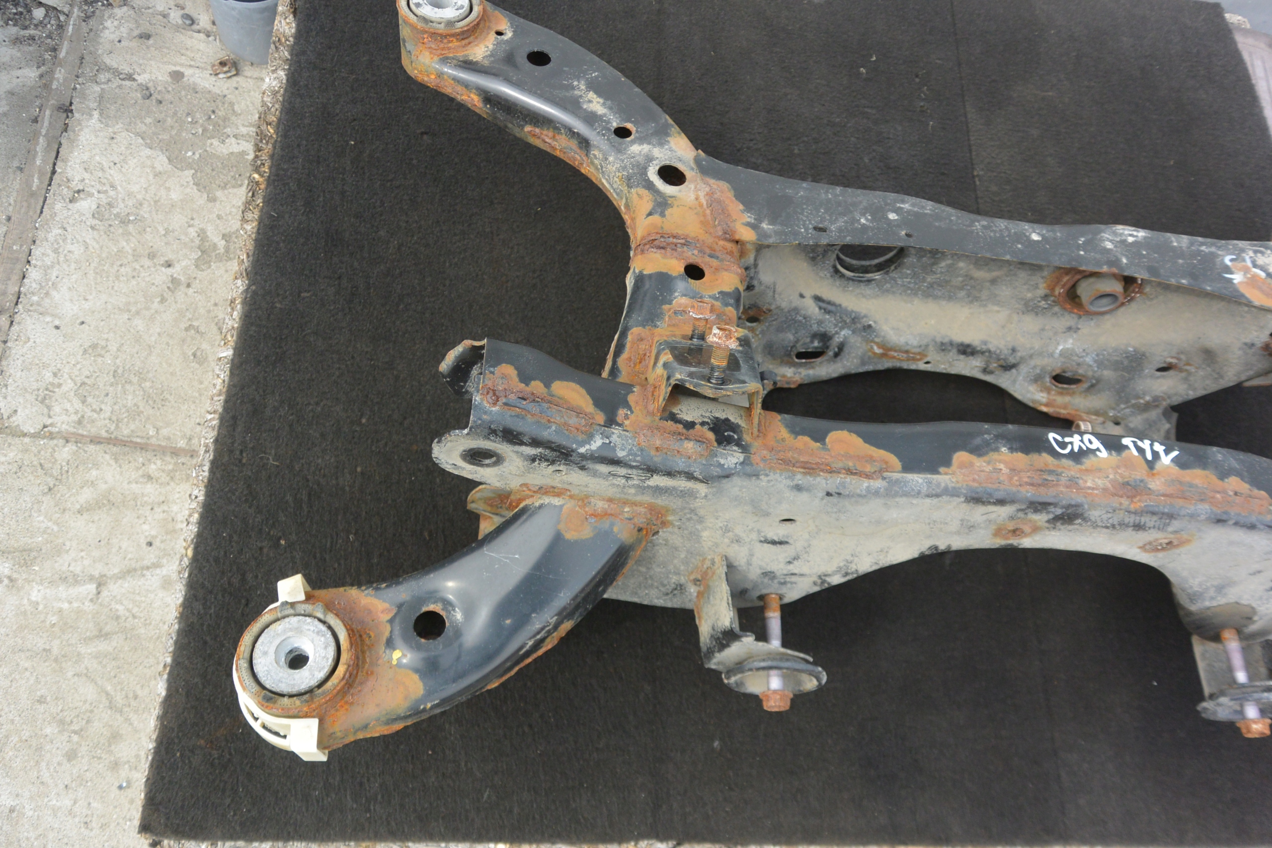 MAZDA CX9 II TC SANKI WÓZEK ZAWIESZENIA TYŁ BELKA Producent części Mazda OE